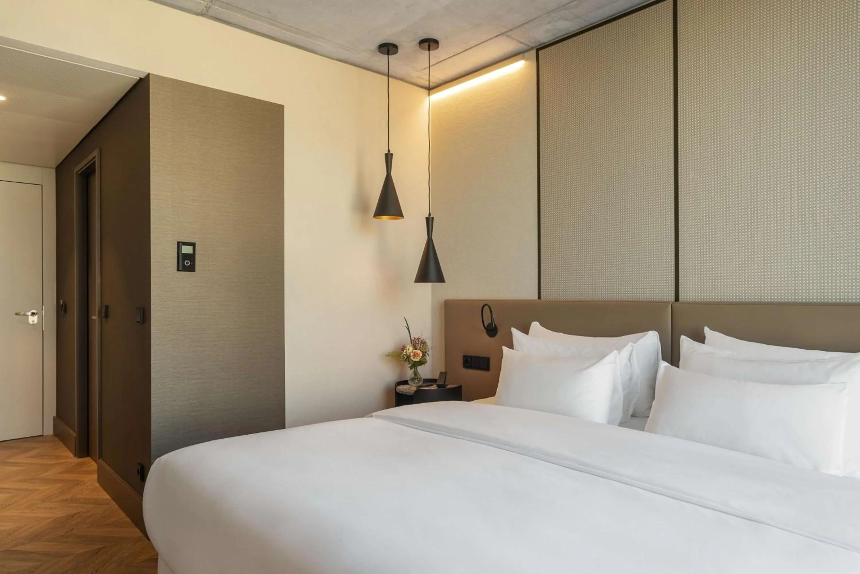 Bedroom, Bed in NH Collection Frankfurt Spin Tower