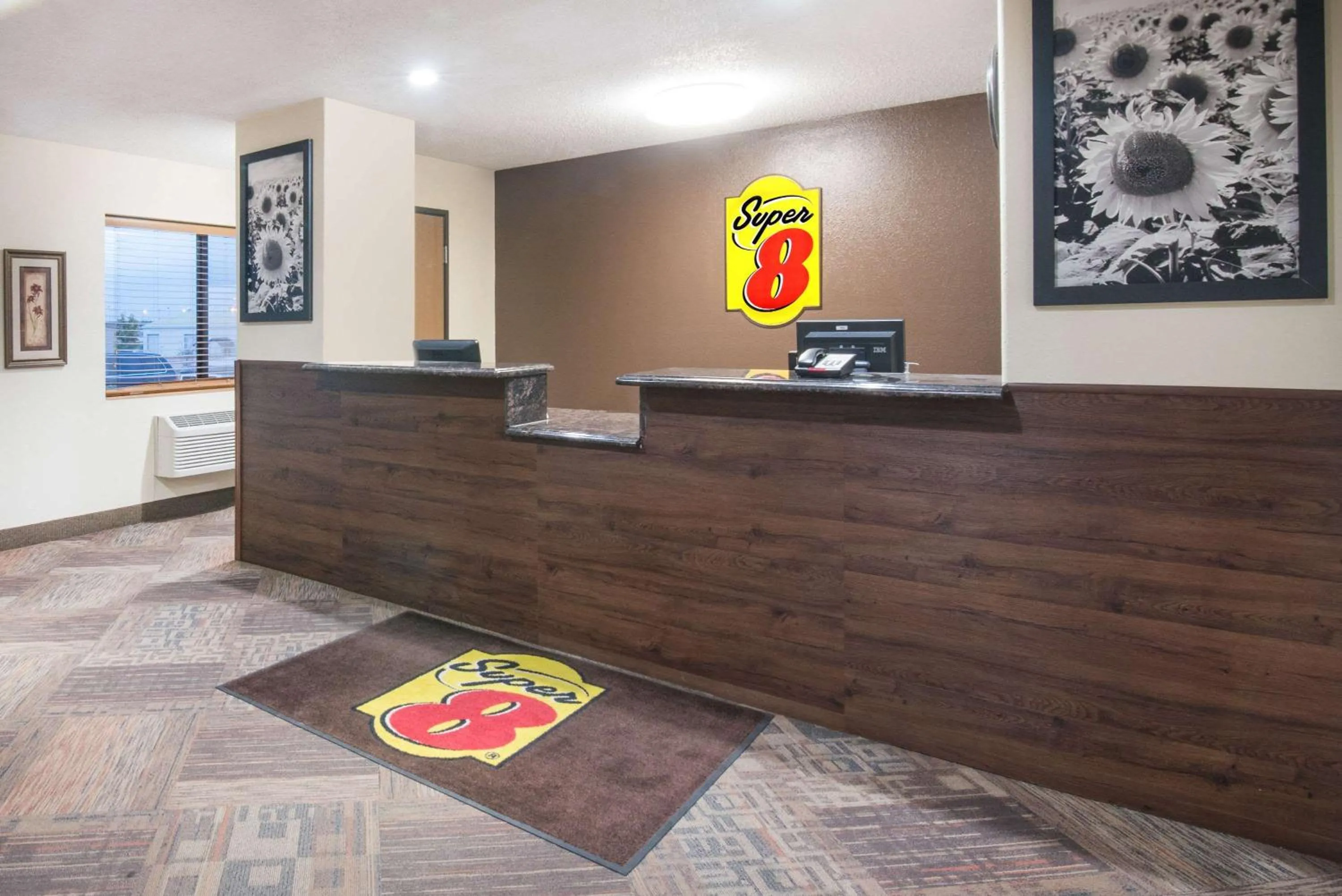 Lobby or reception in Super 8 by Wyndham Jamestown