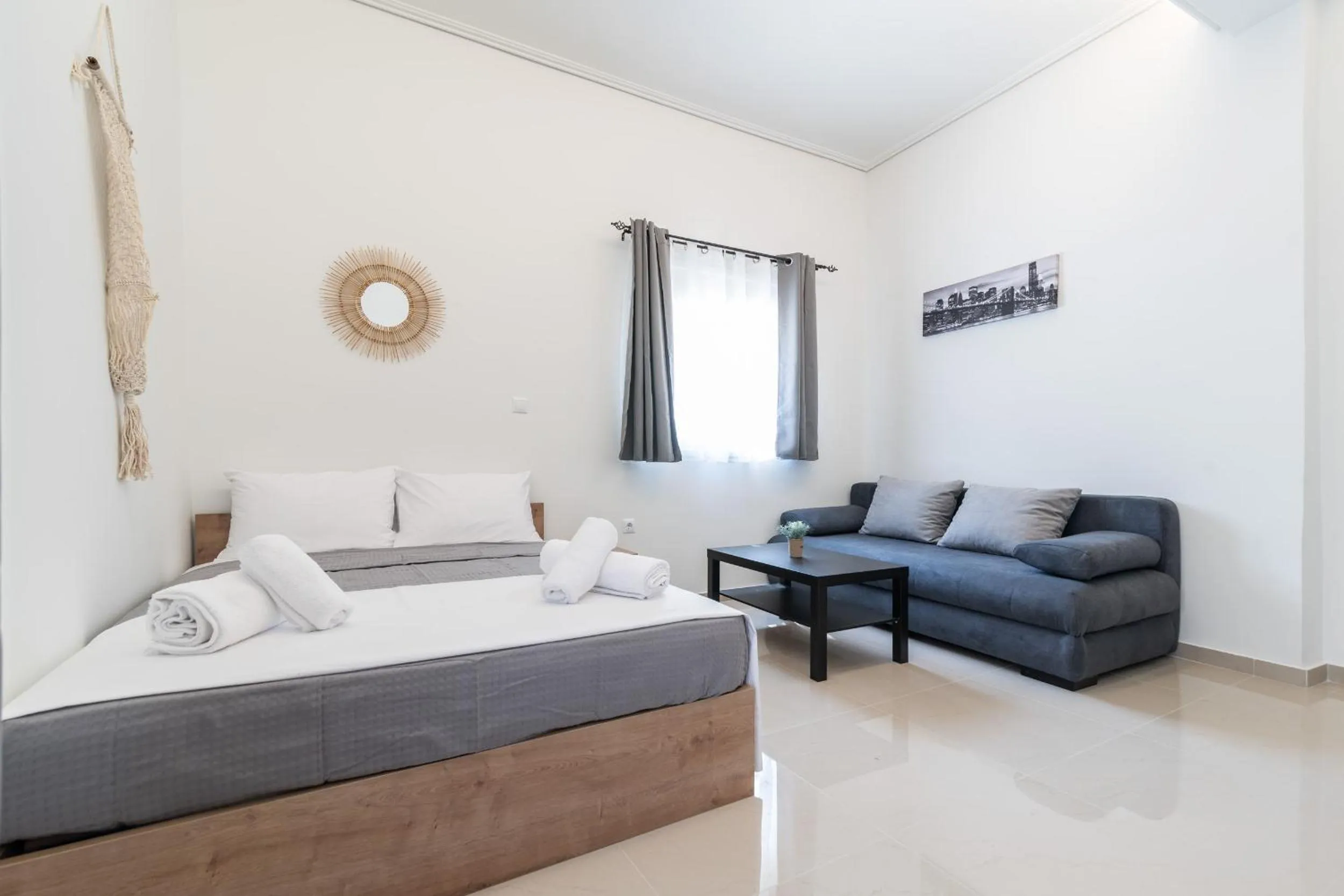 Photo of the whole room, Bed in Blue Riviera villas & suites - Alimos 2