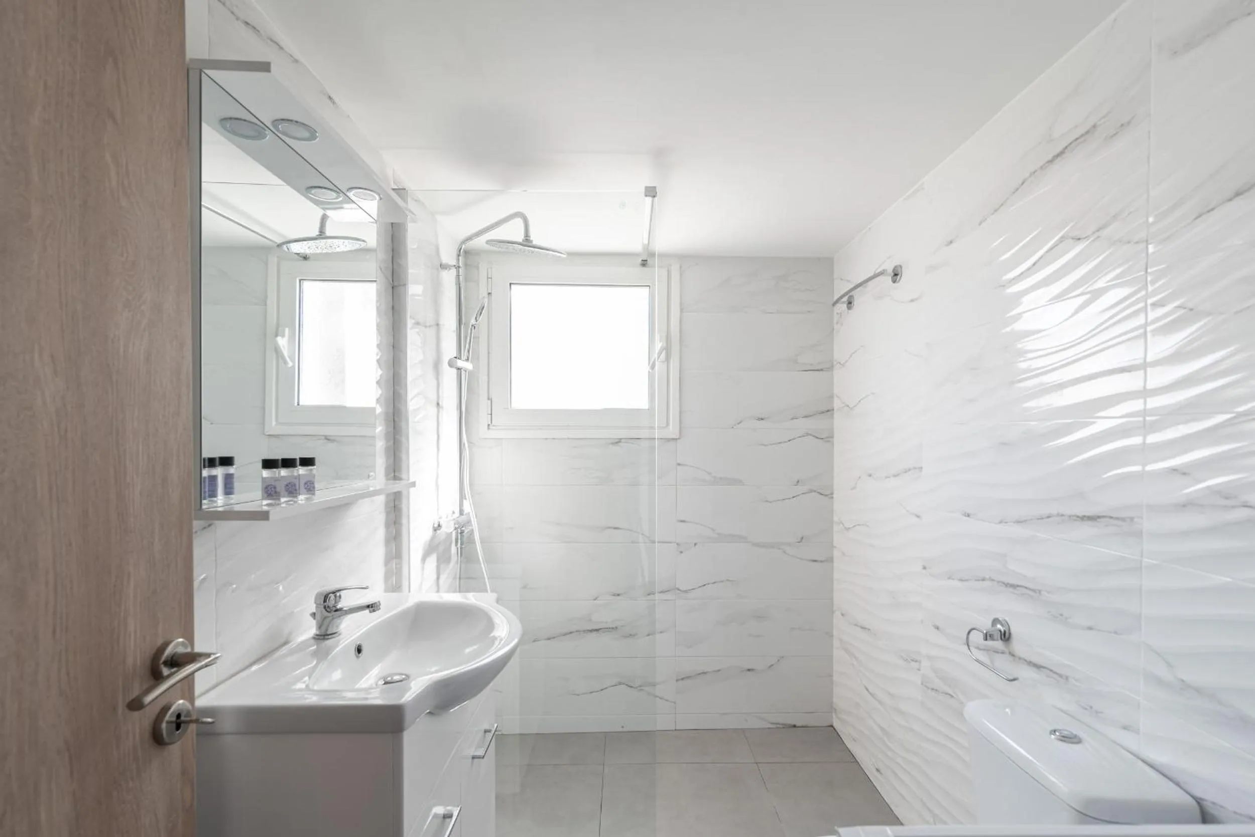 Bathroom in Blue Riviera villas & suites - Alimos 2