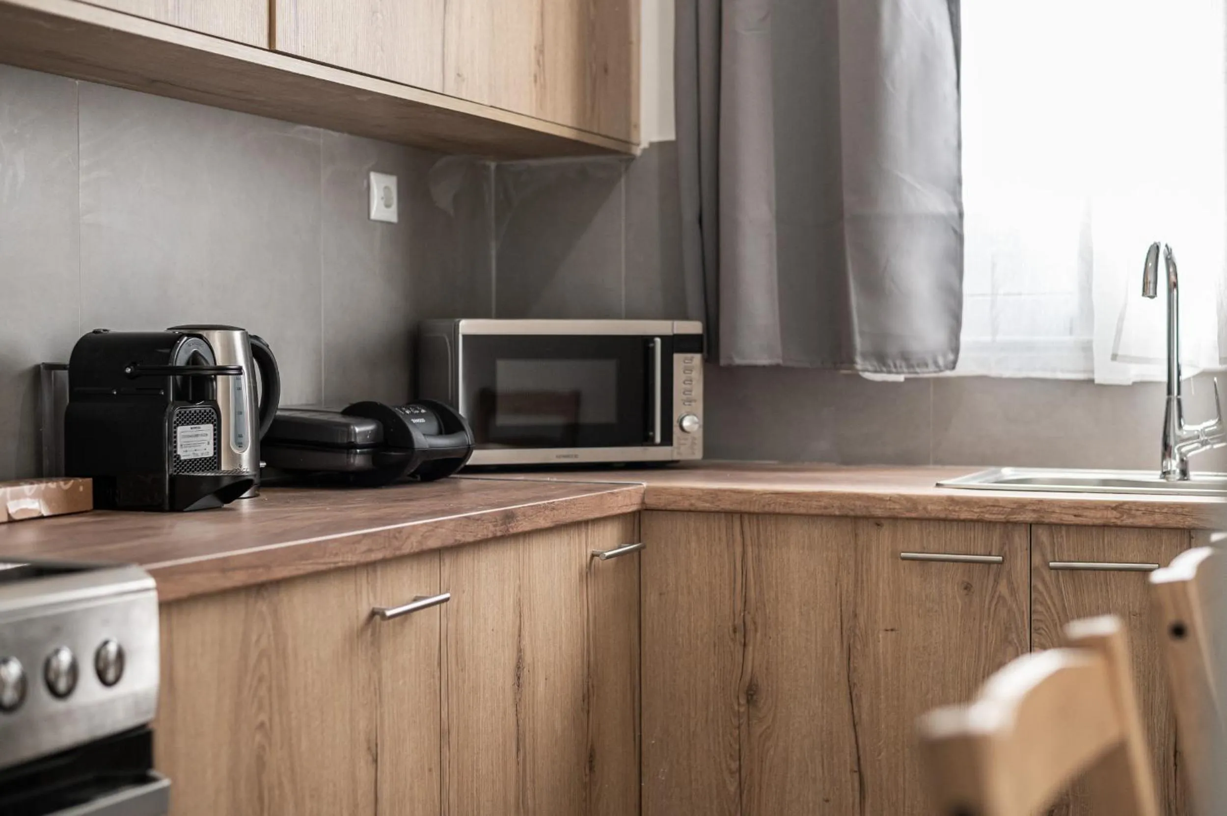 Kitchen or kitchenette in Blue Riviera villas & suites - Alimos 2