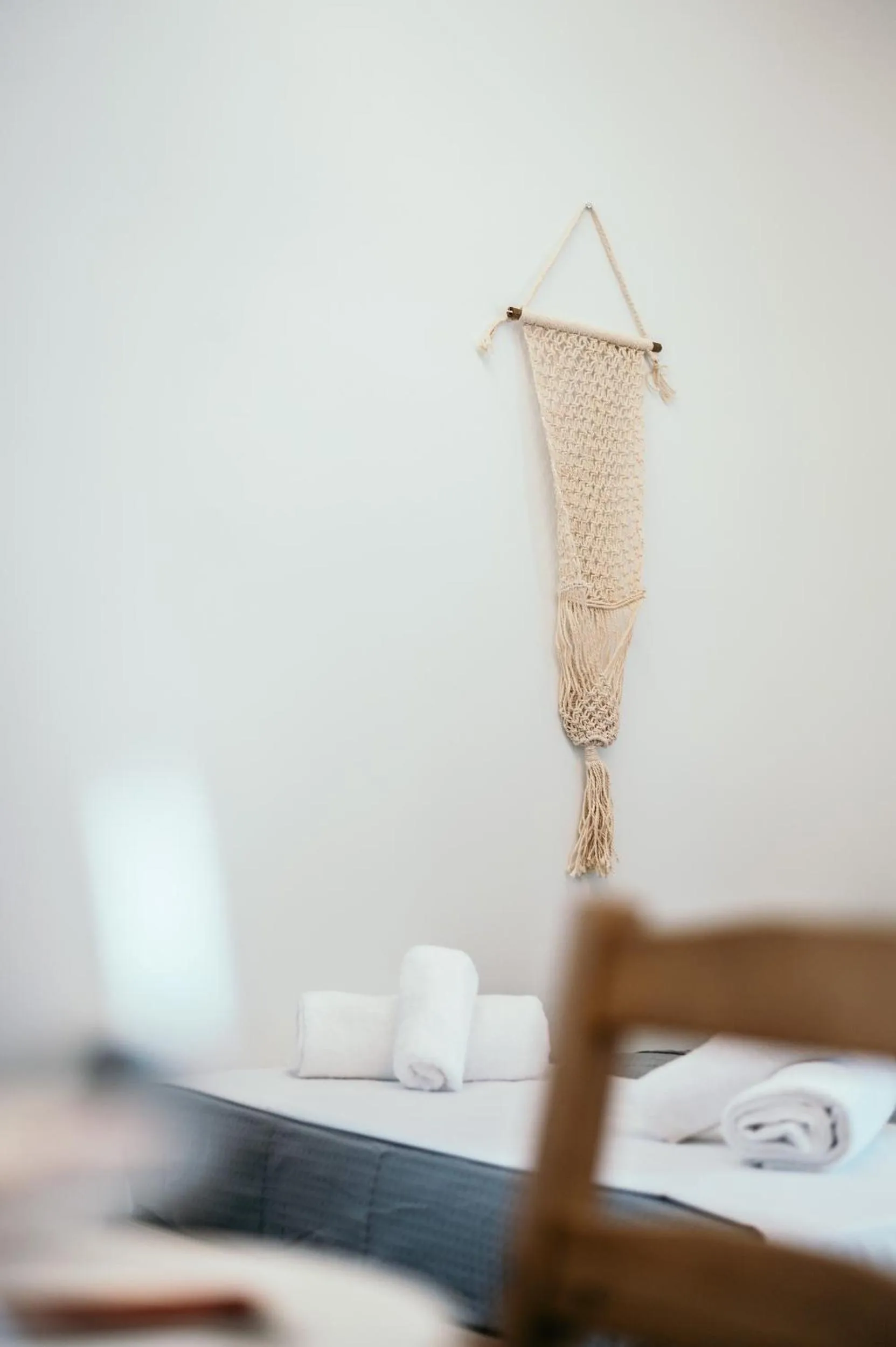 Property building, Bed in Blue Riviera villas & suites - Alimos 2