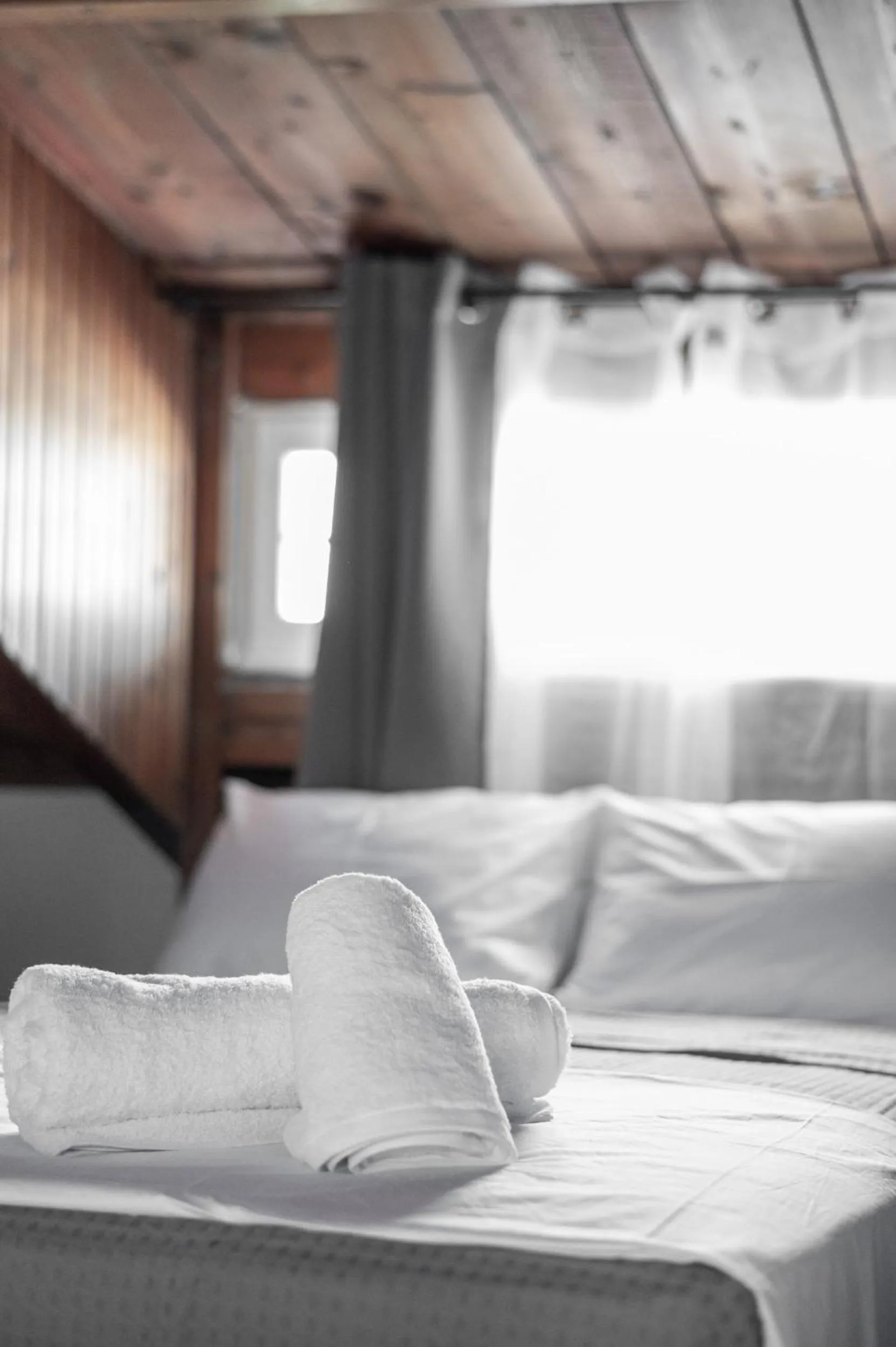 Bedroom, Bed in Blue Riviera villas & suites - Alimos 2