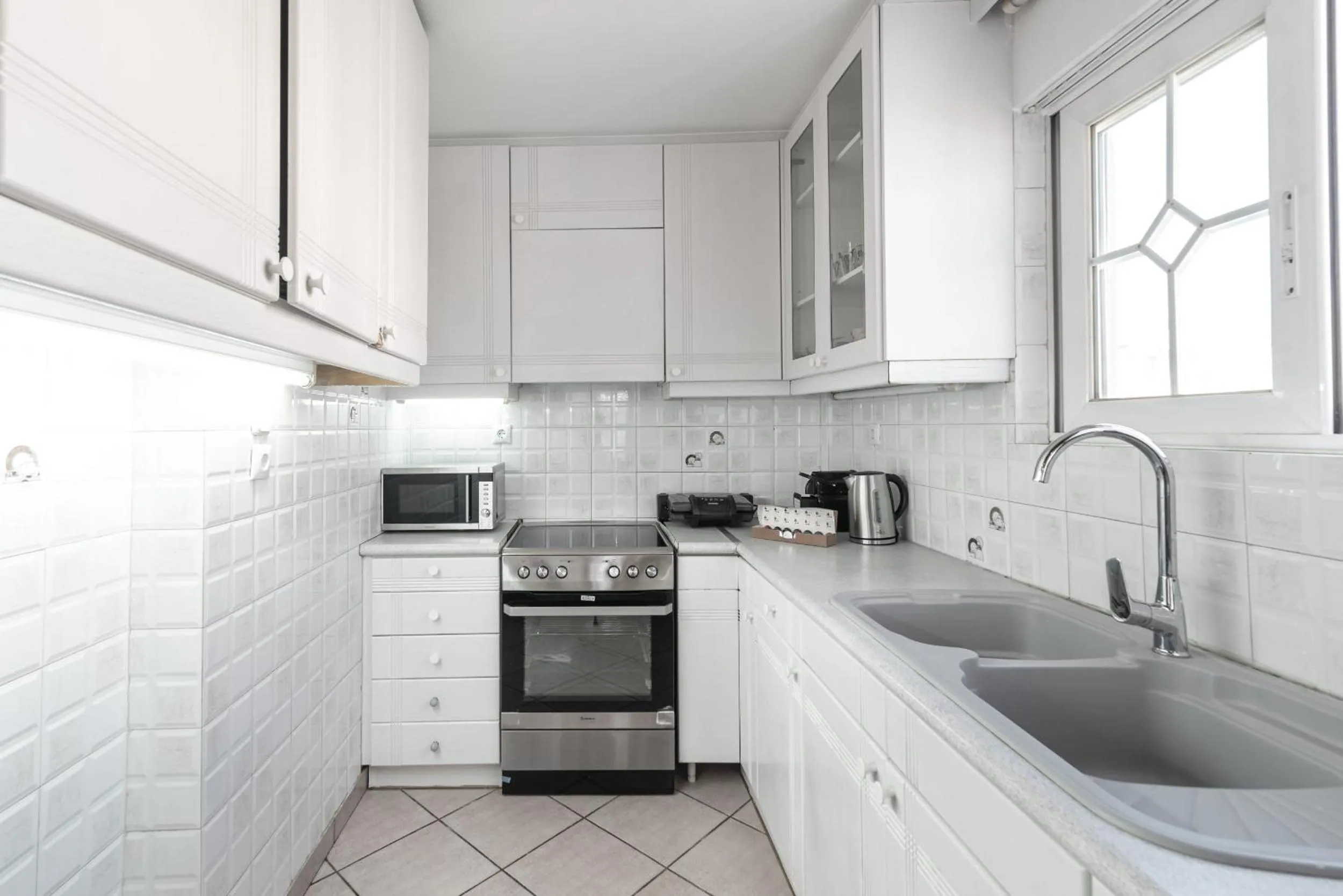 kitchen in Blue Riviera villas & suites - Alimos 2