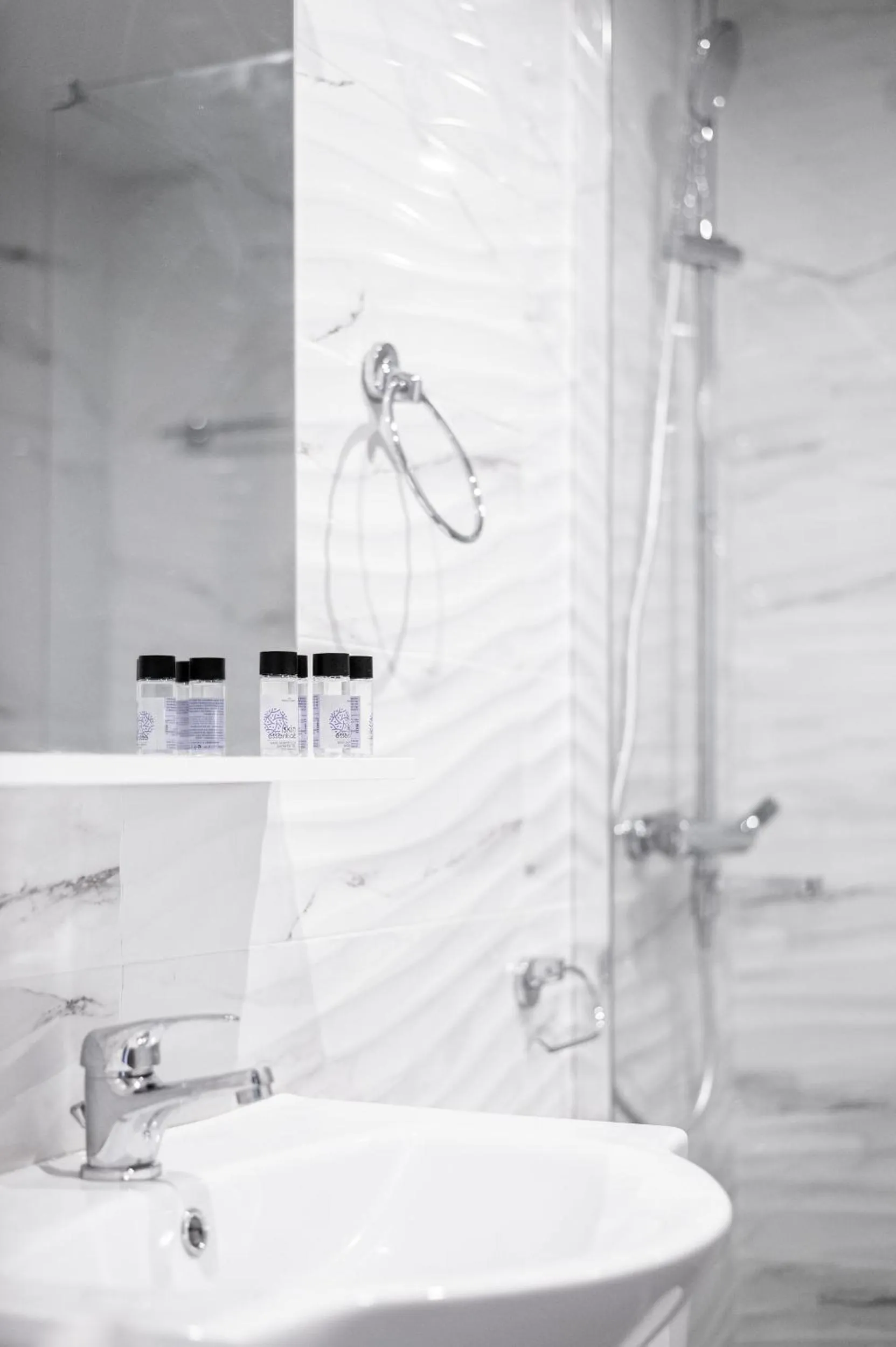 Bathroom in Blue Riviera villas & suites - Alimos 2