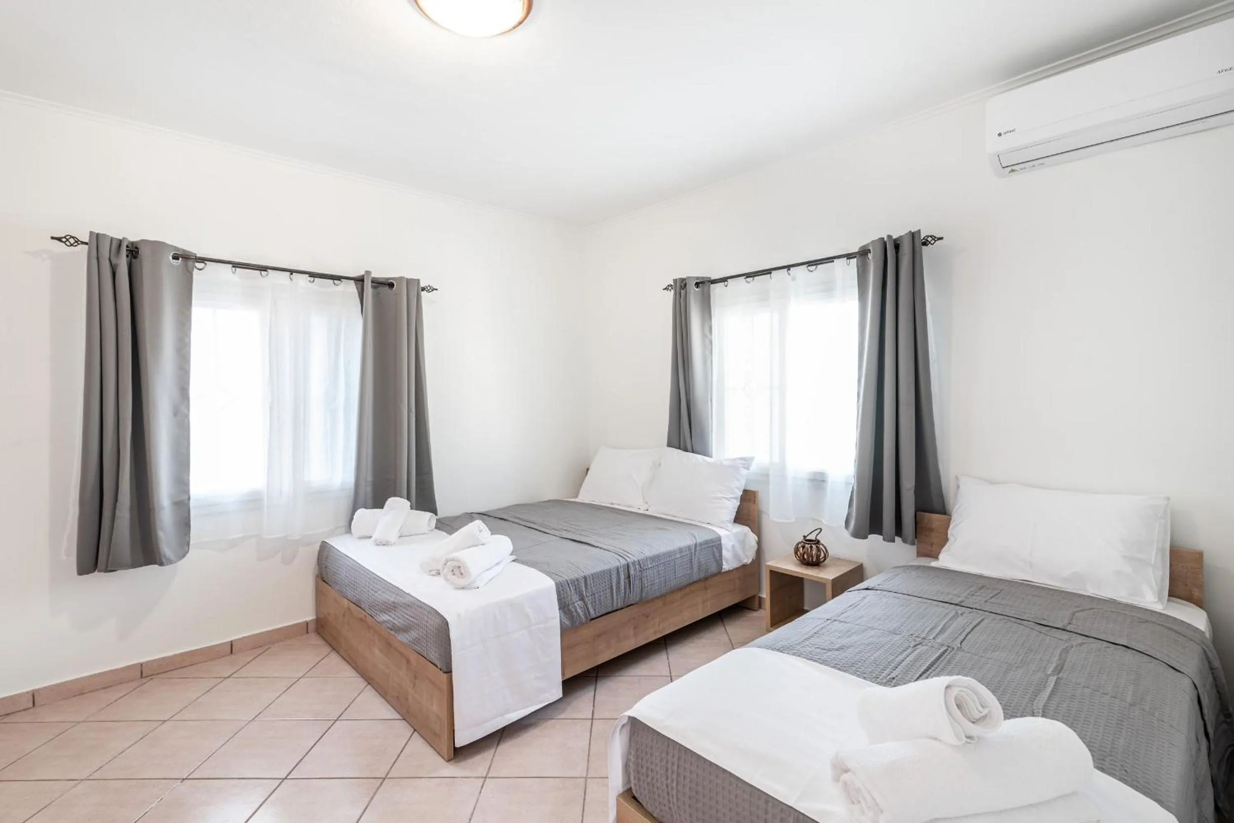 Photo of the whole room, Bed in Blue Riviera villas & suites - Alimos 2