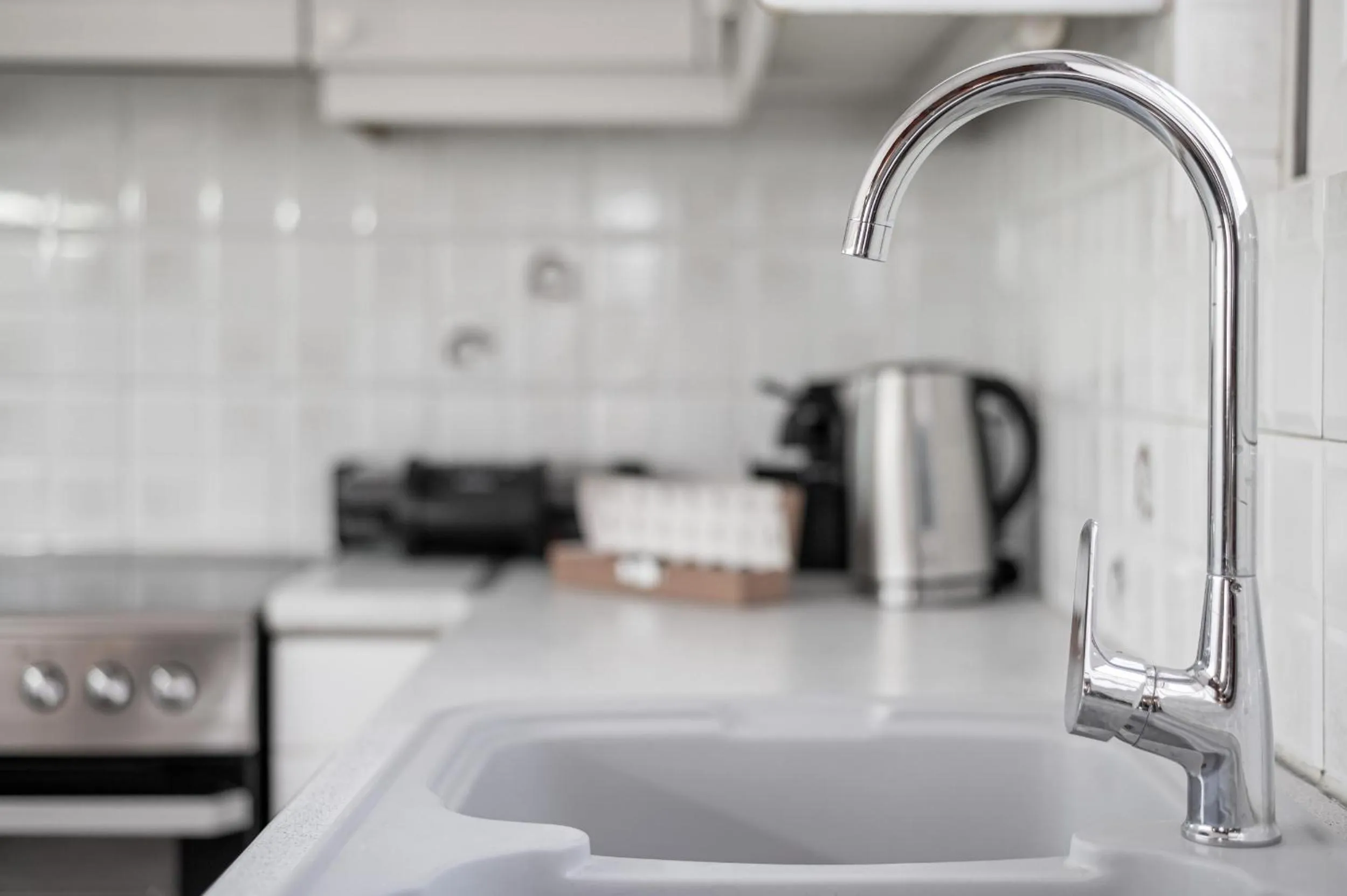 Kitchen or kitchenette in Blue Riviera villas & suites - Alimos 2