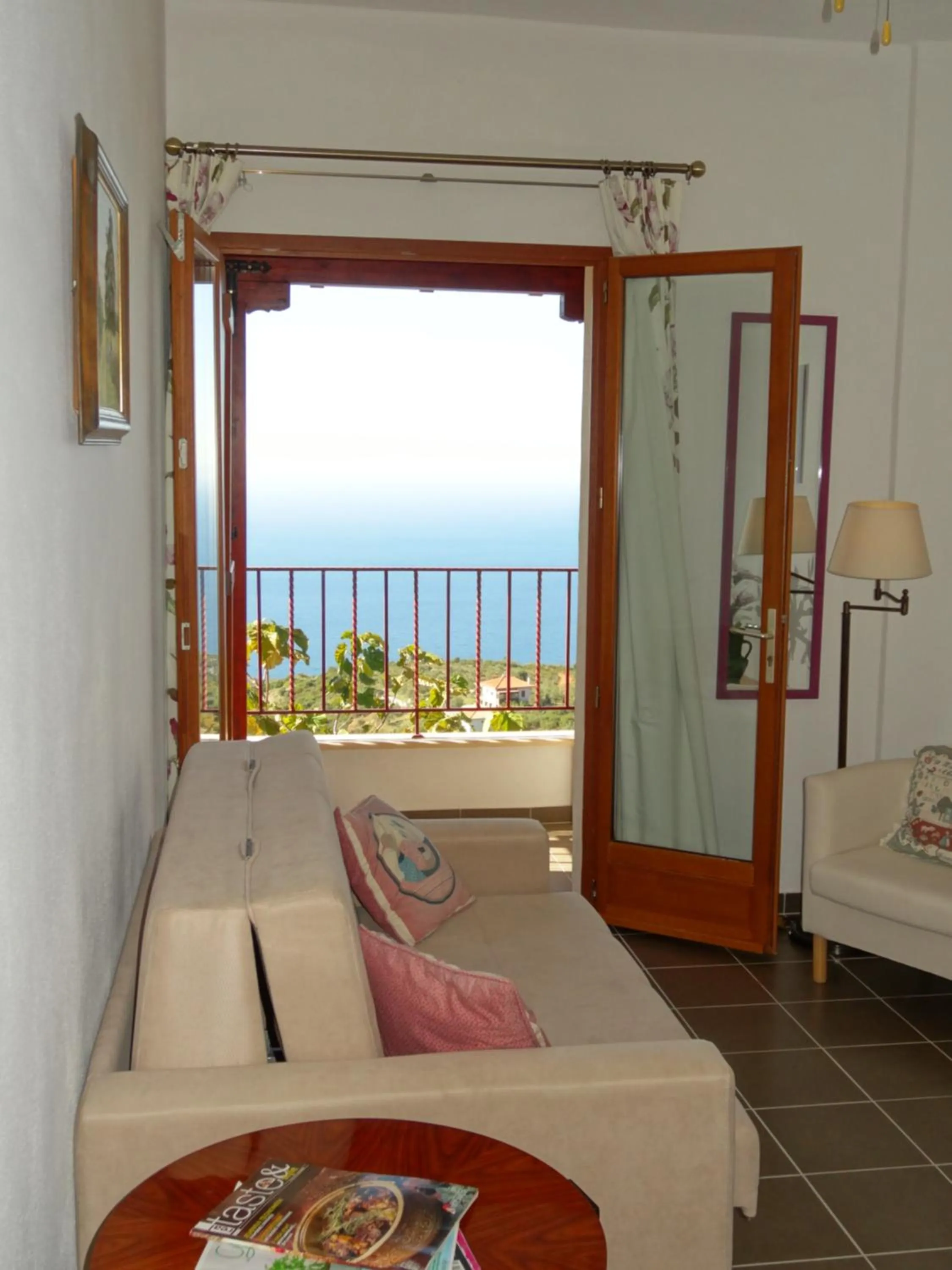 Photo of the whole room in Lagou Raxi Country Hotel