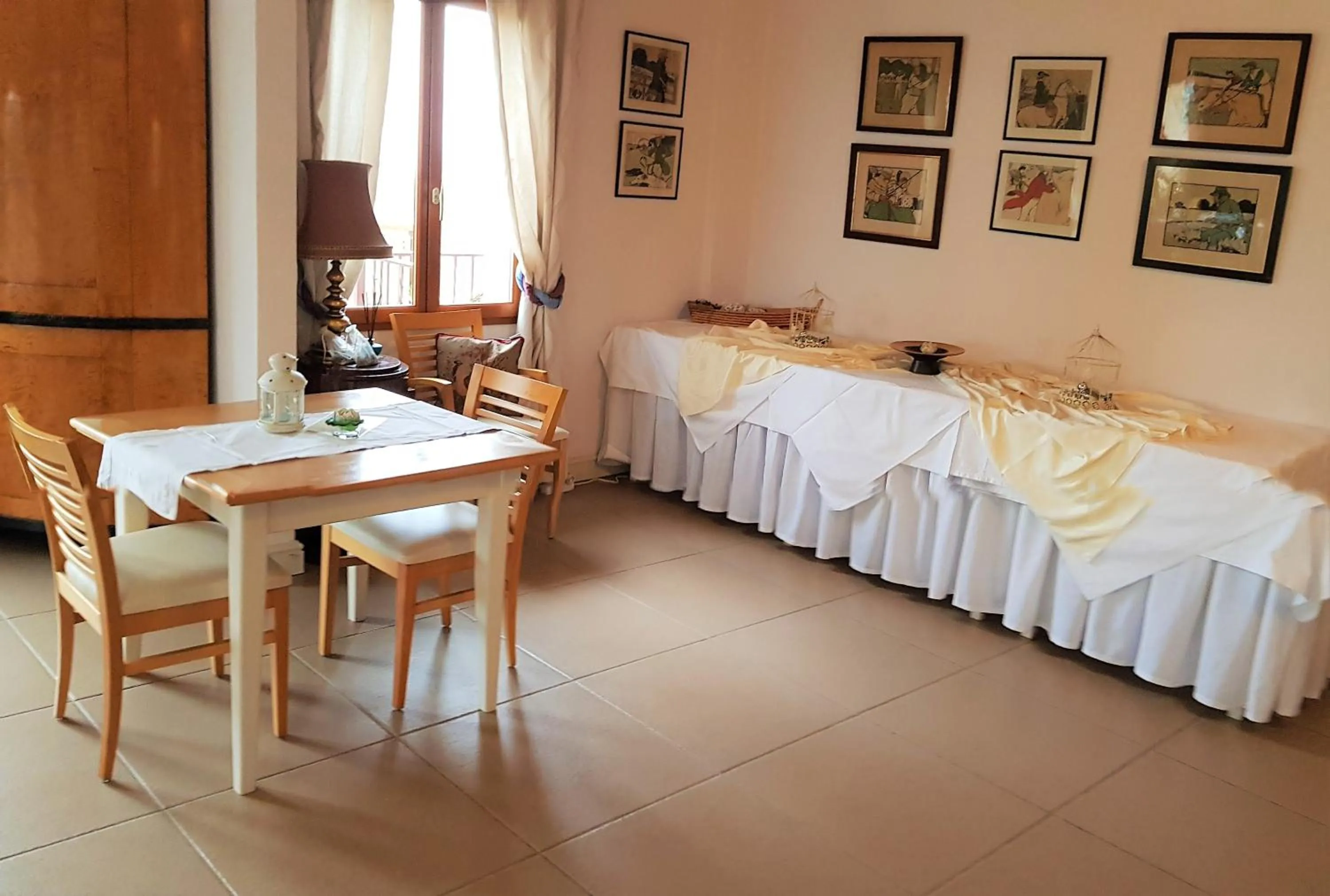 Restaurant/places to eat in Lagou Raxi Country Hotel