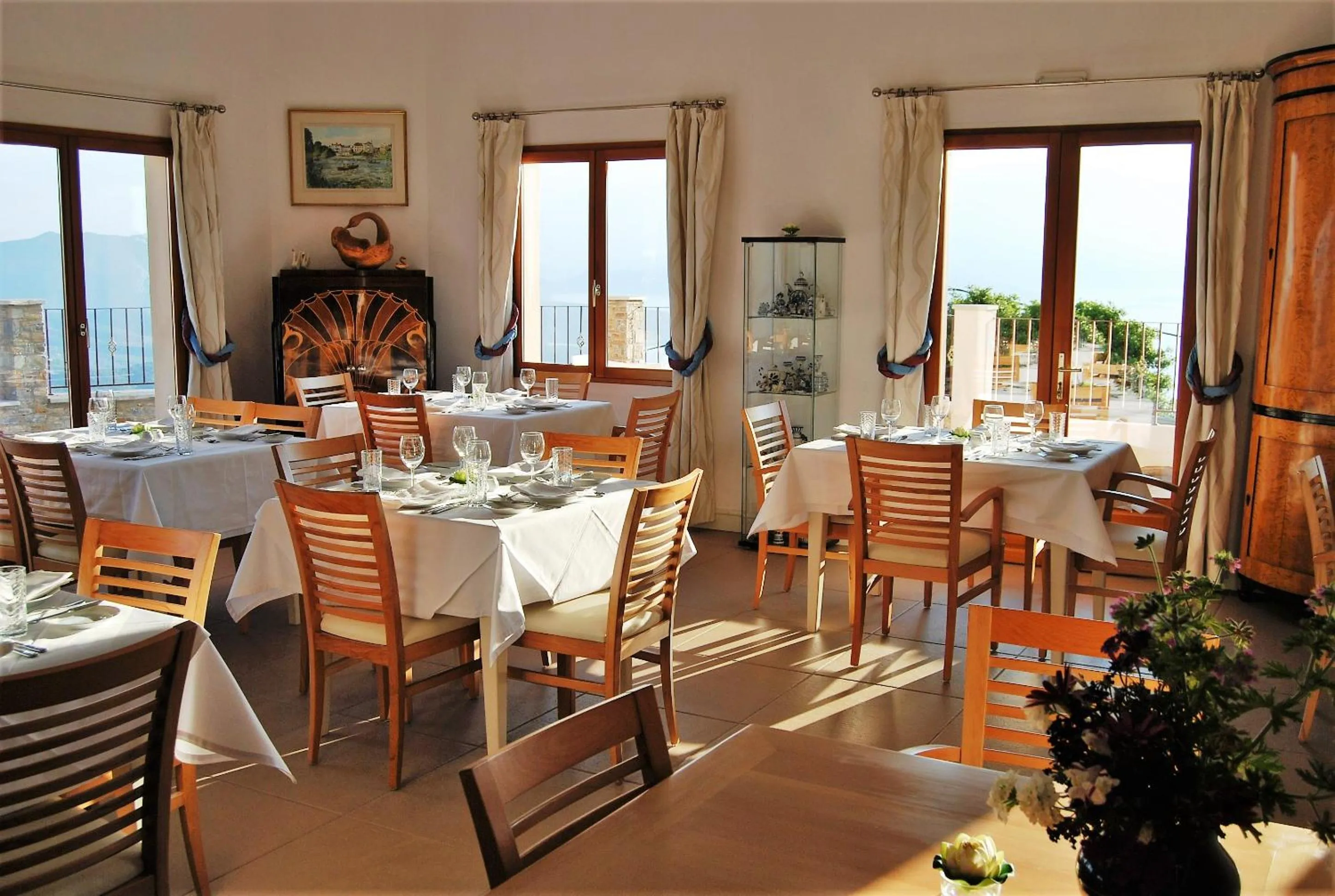 Restaurant/places to eat in Lagou Raxi Country Hotel