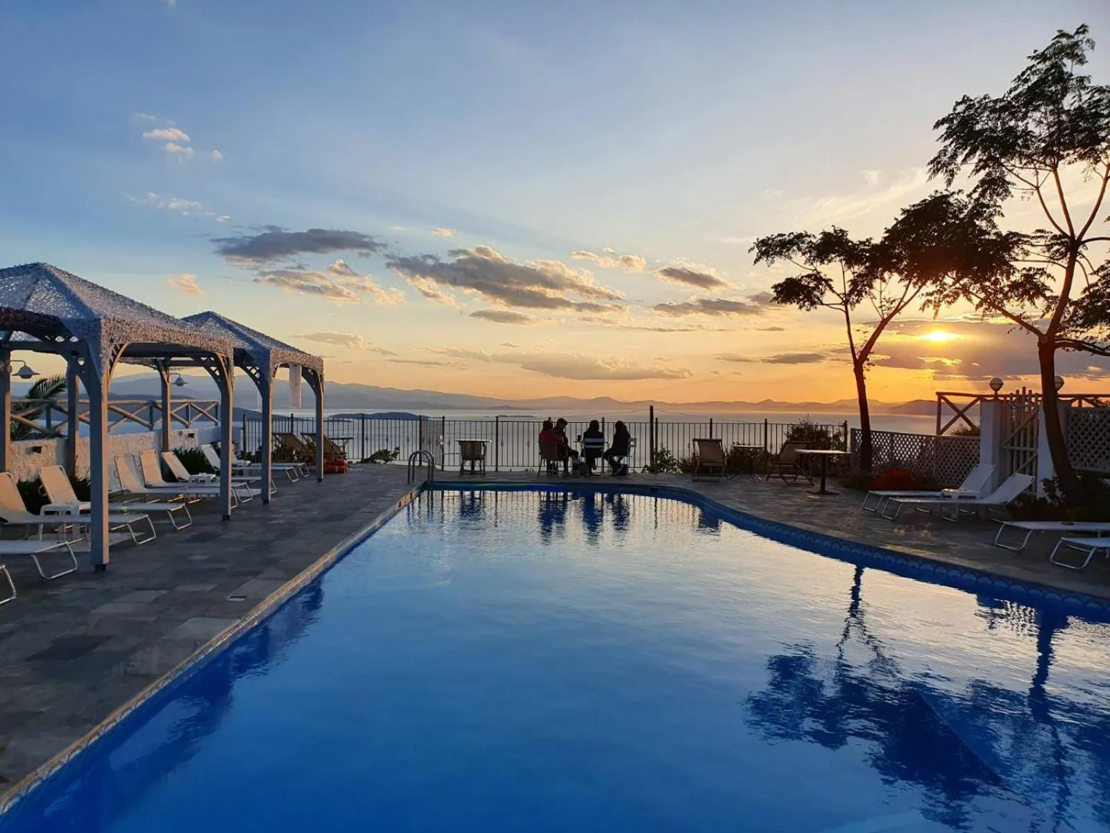 Lounge or bar in Lagou Raxi Country Hotel