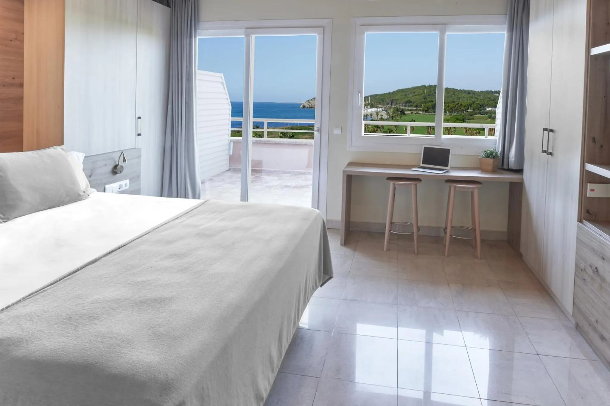 Bed in Sunway Playa Golf & Spa Sitges