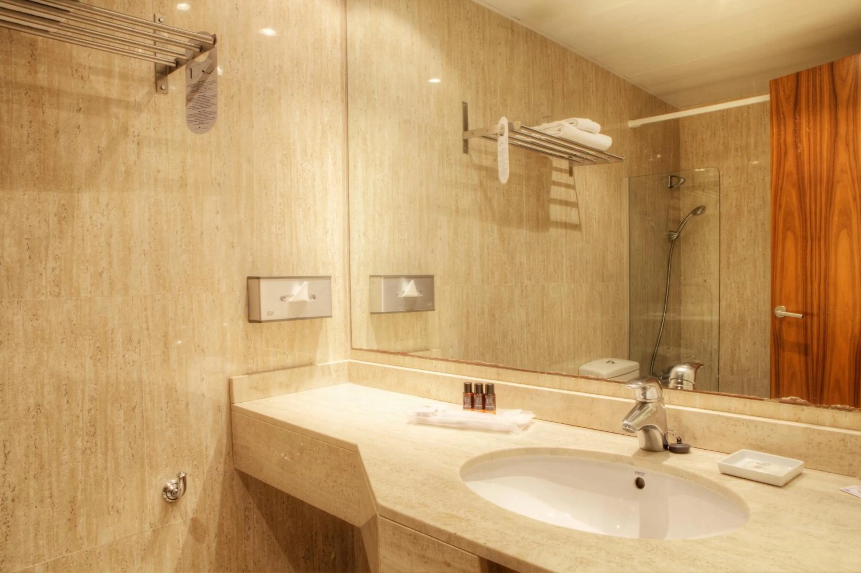 Photo of the whole room in Sunway Playa Golf & Spa Sitges