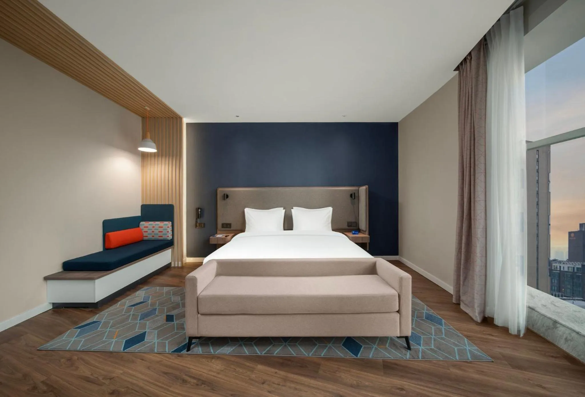 Photo of the whole room, Bed in Holiday Inn Express Zhengzhou Guancheng by IHG