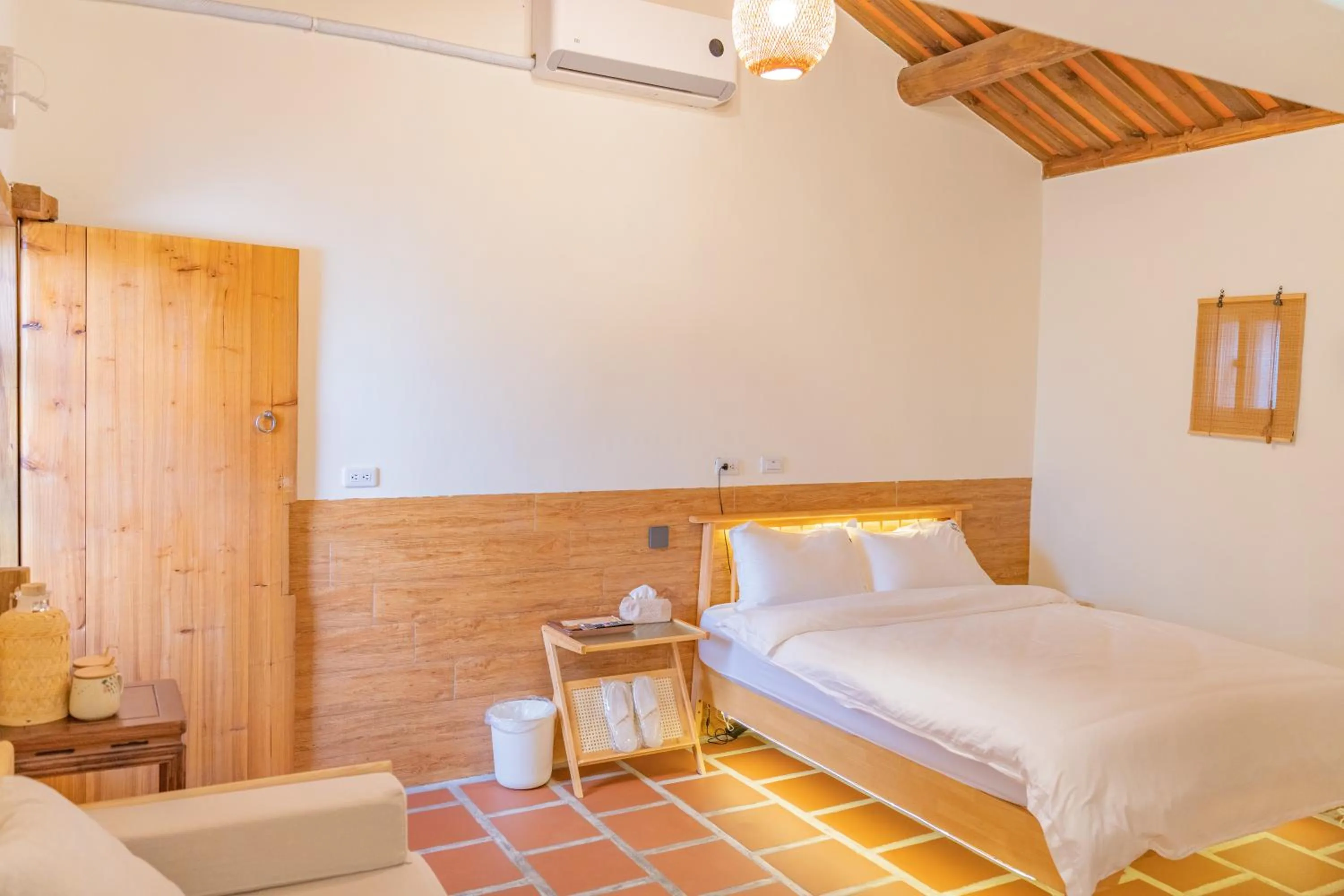 Photo of the whole room, Bed in Zhu Shan Xian Ting