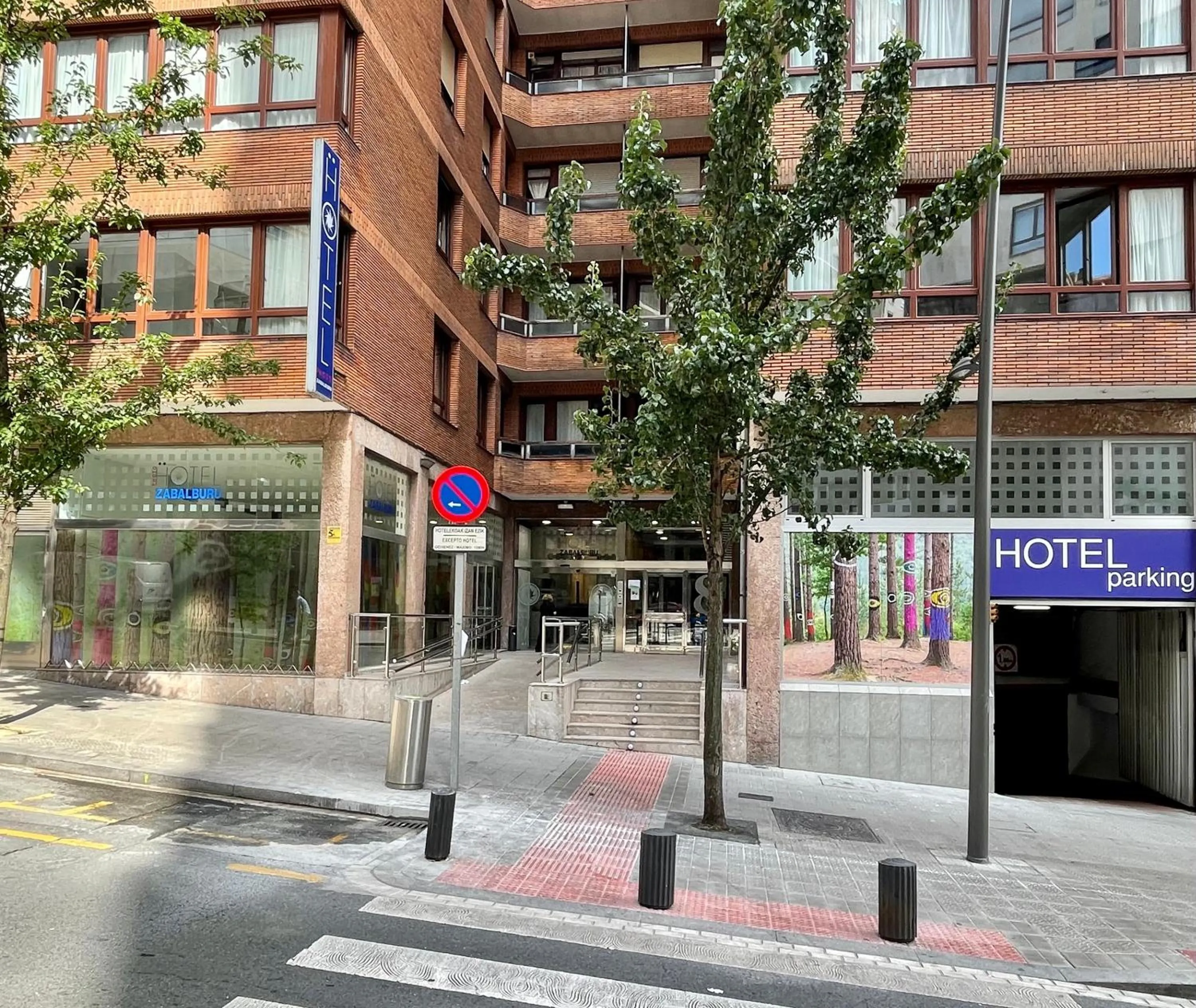 Property building in Hotel Photo Zabalburu