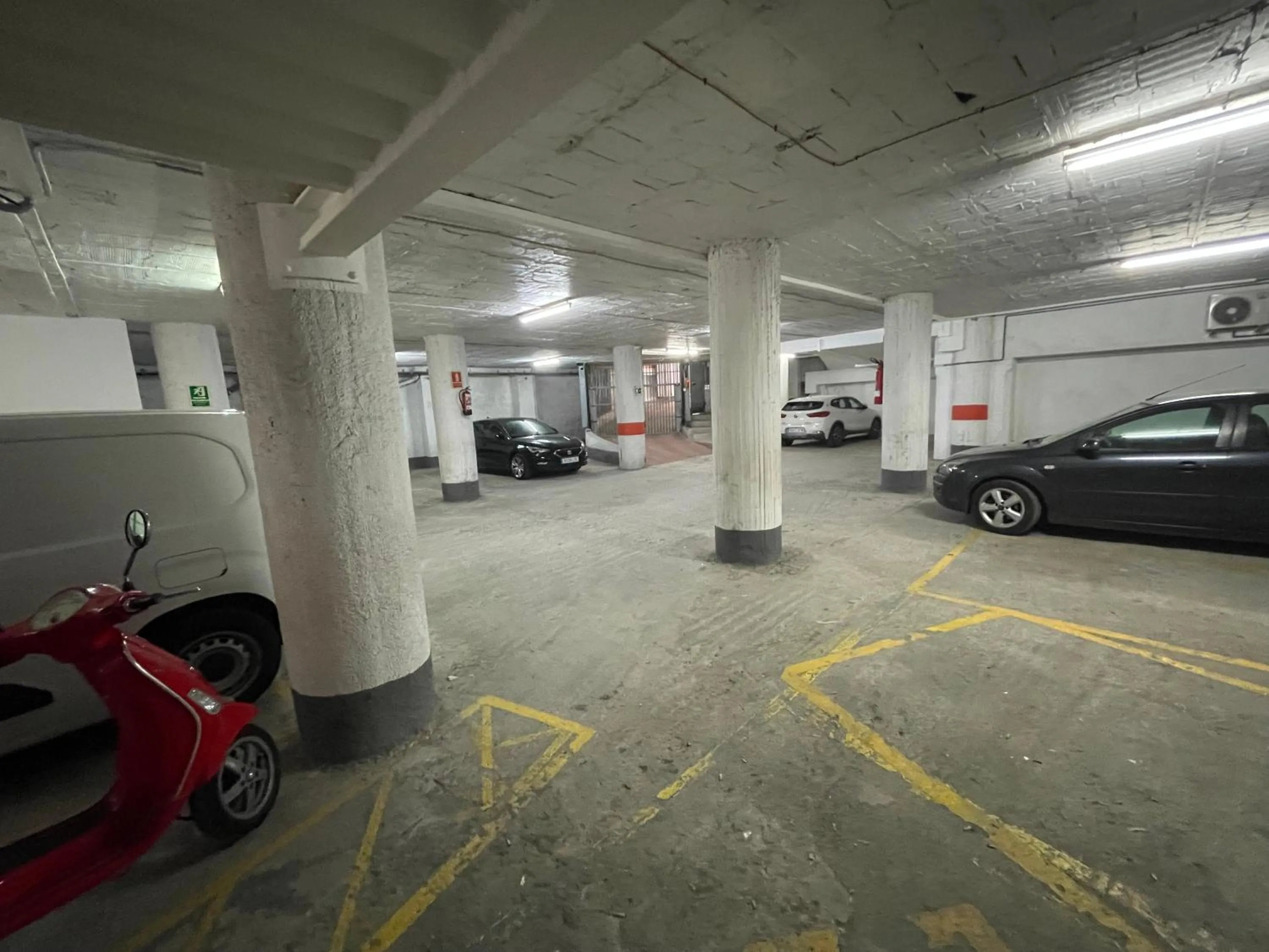 Property building in Hotel Photo Zabalburu