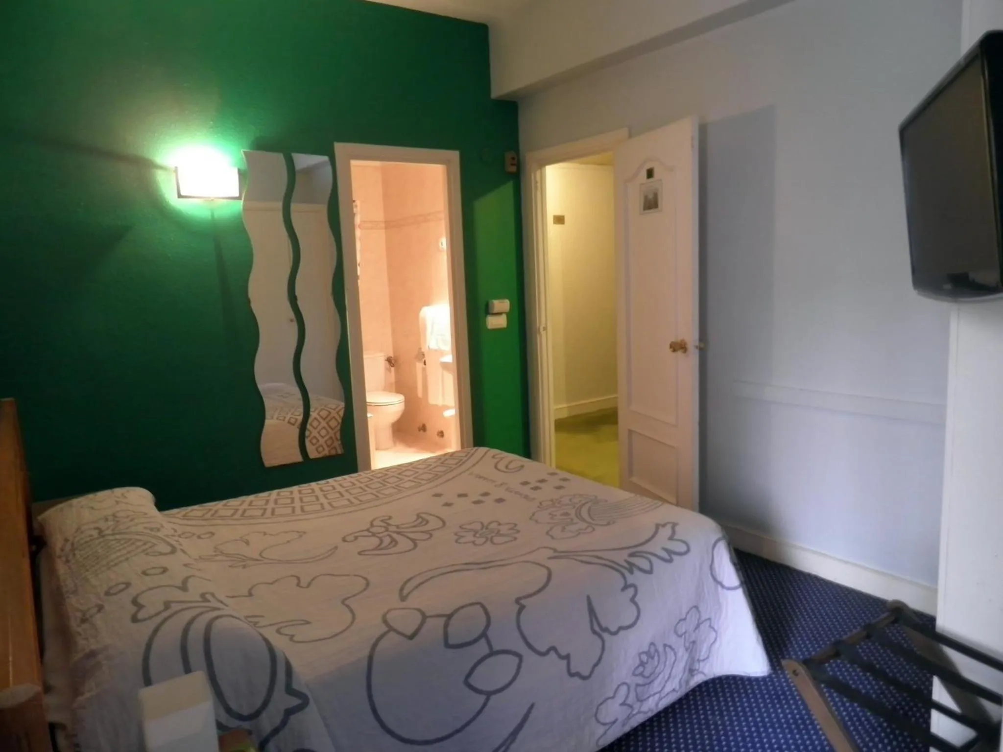 Bed in Hotel Photo Zabalburu