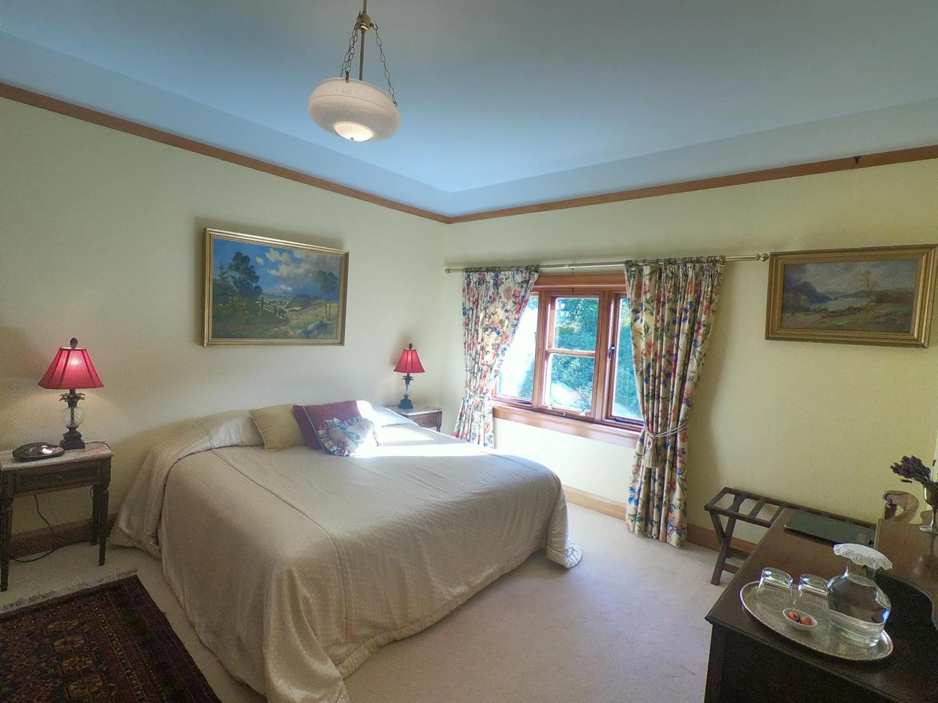 Photo of the whole room, Bed in Gunyah Country Estate