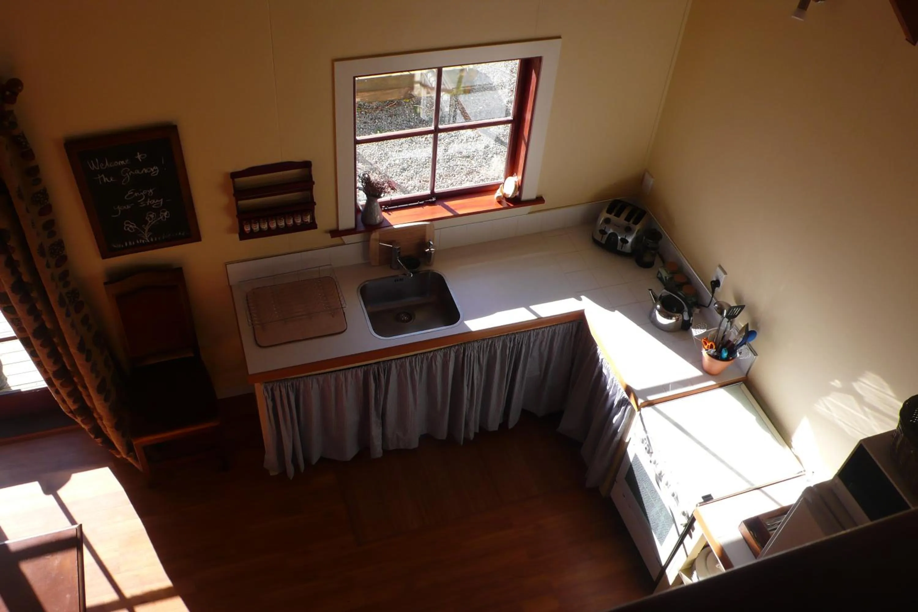 Kitchen or kitchenette, Bed in Gunyah Country Estate