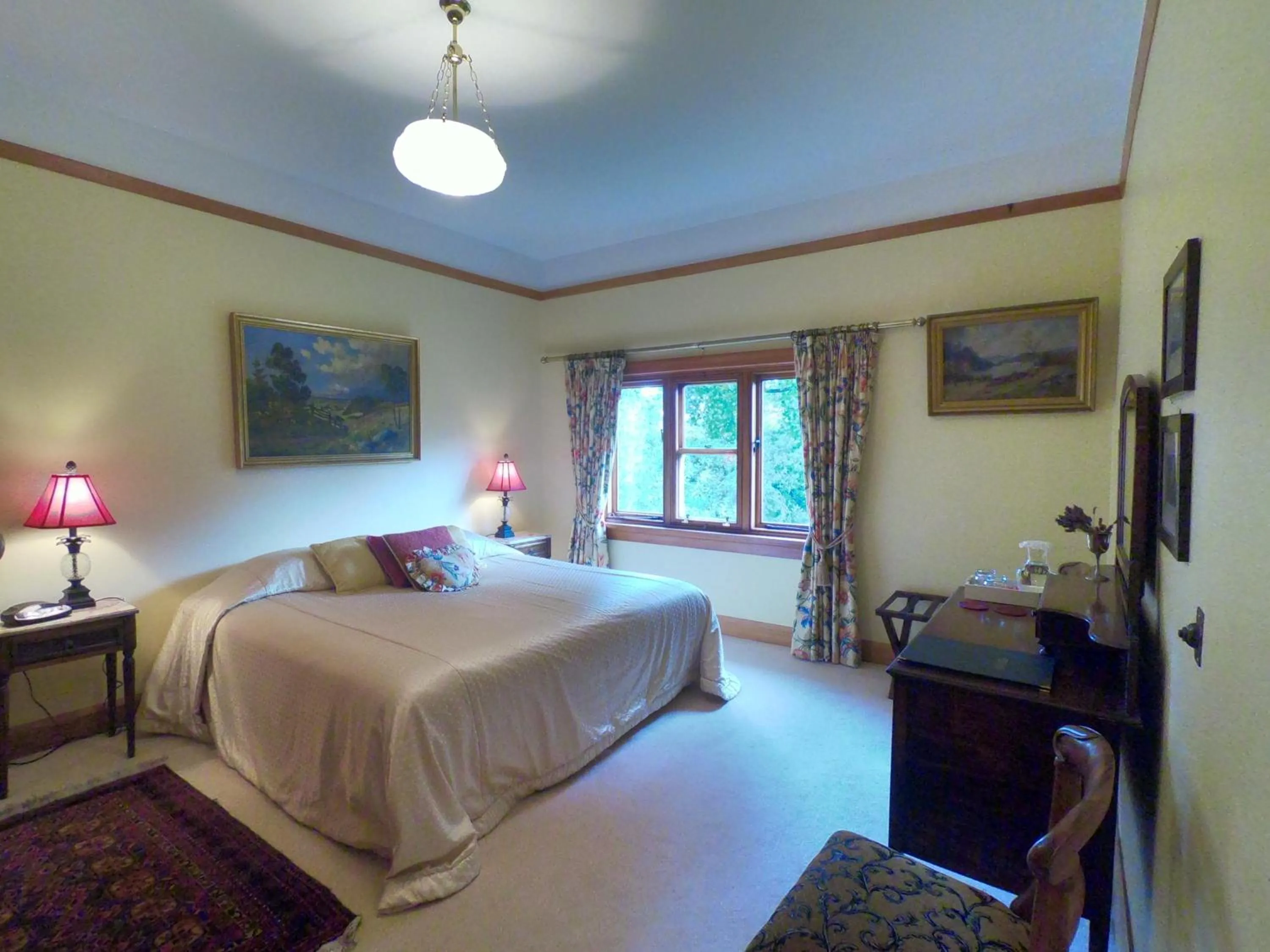 Photo of the whole room, Bed in Gunyah Country Estate