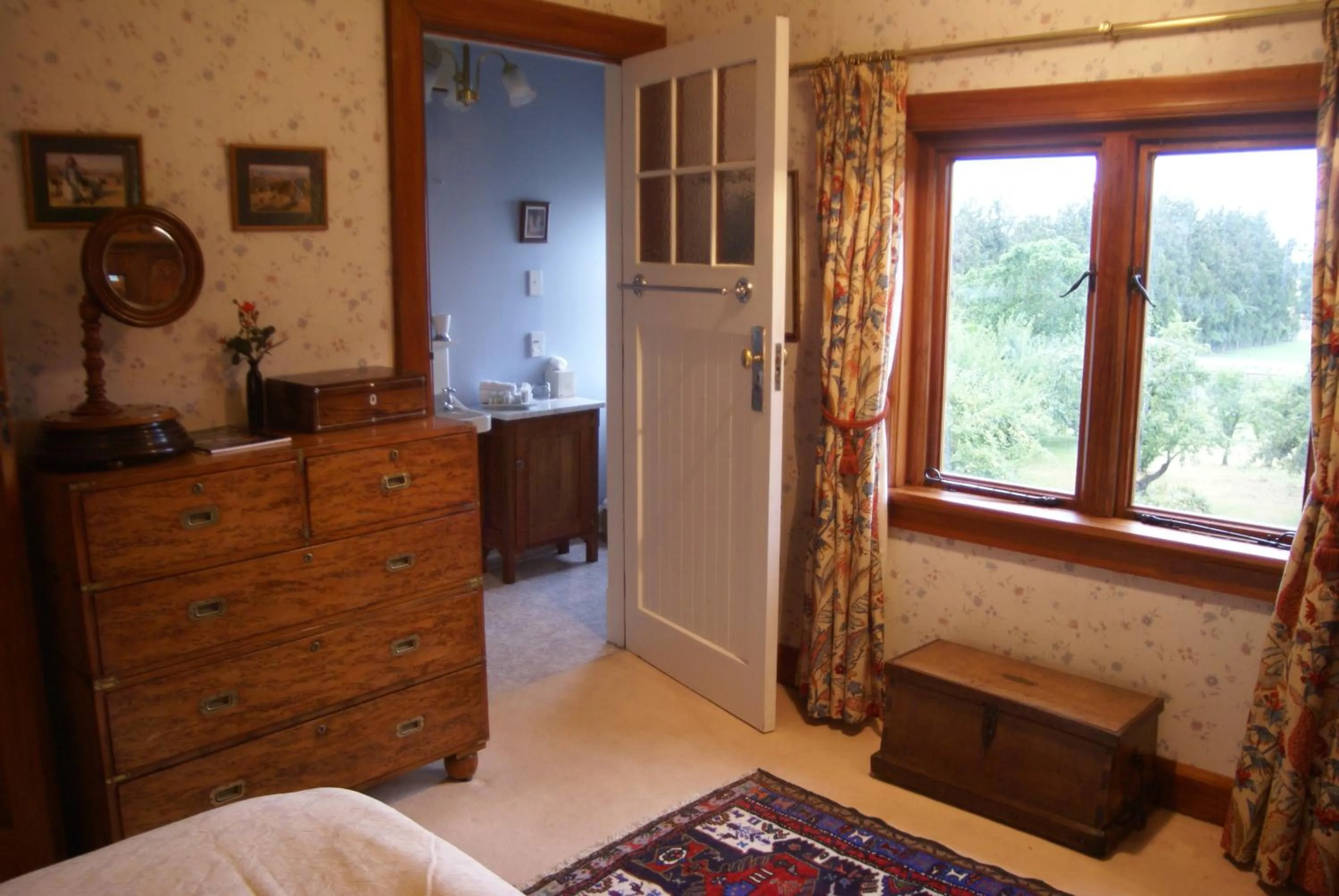 Photo of the whole room, Bed in Gunyah Country Estate
