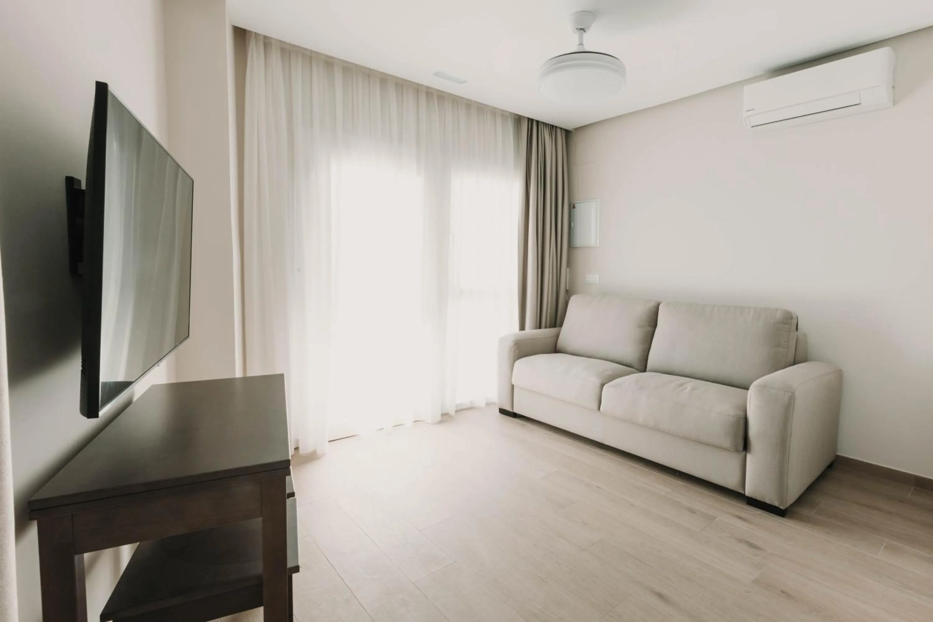 Photo of the whole room in Apartamentos SubUp