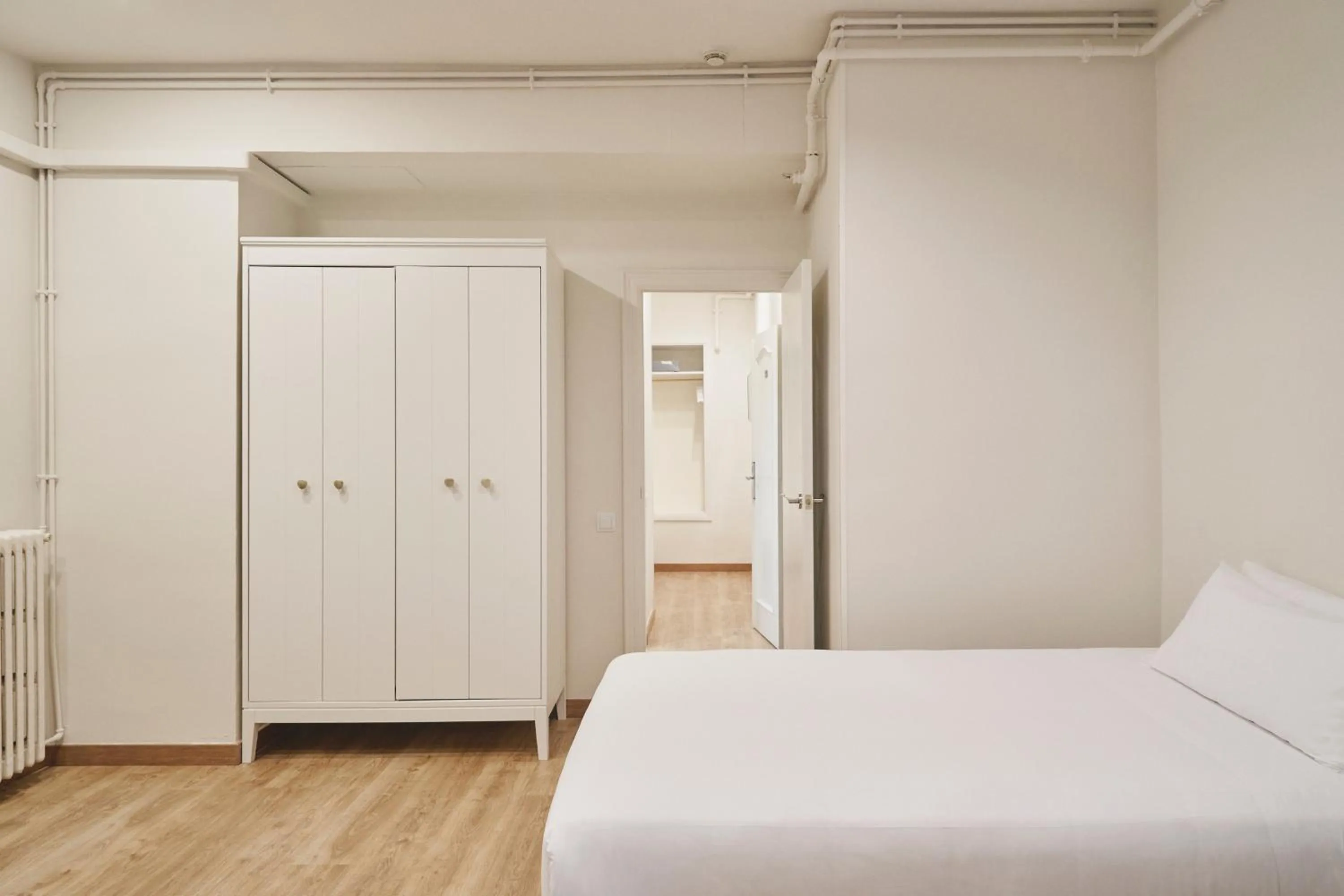 Photo of the whole room, Bed in Mesón Castilla Atiram Hotels