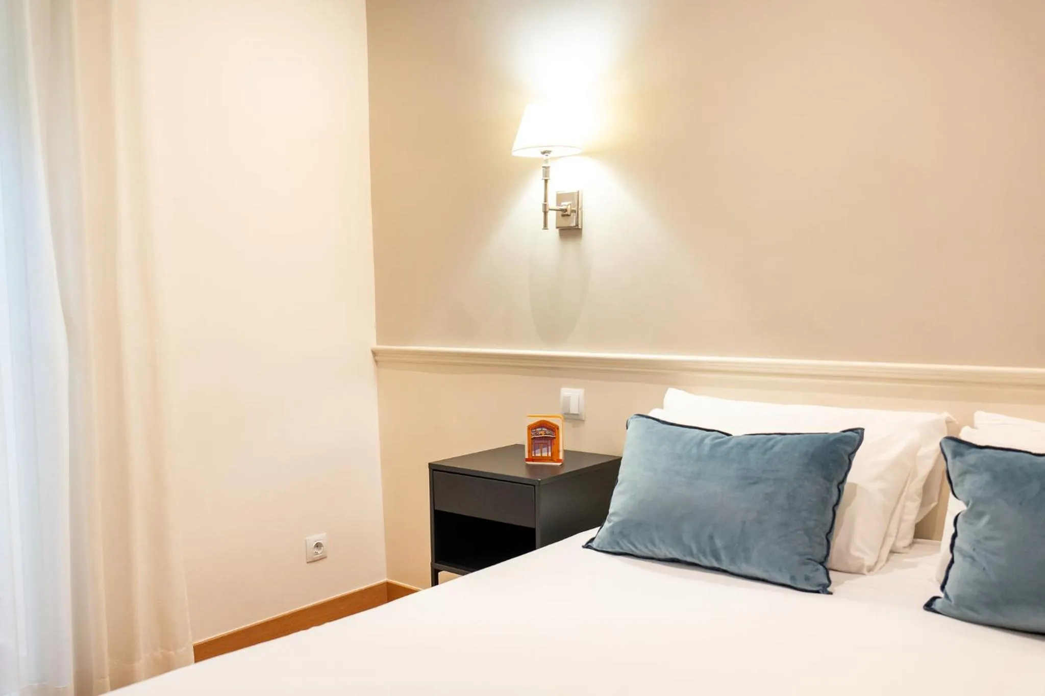 Photo of the whole room, Bed in Mesón Castilla Atiram Hotels