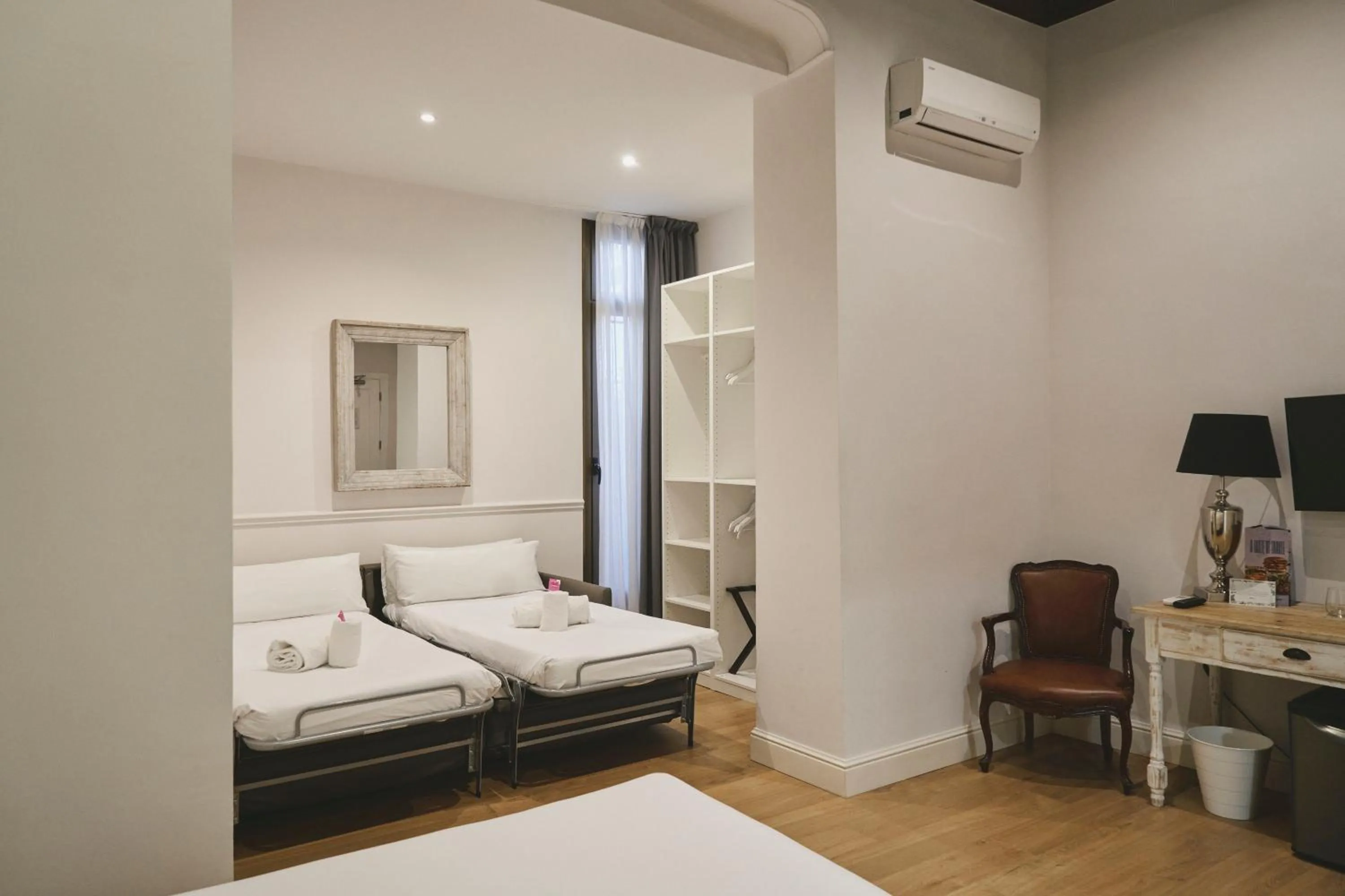 Photo of the whole room, Bed in Mesón Castilla Atiram Hotels