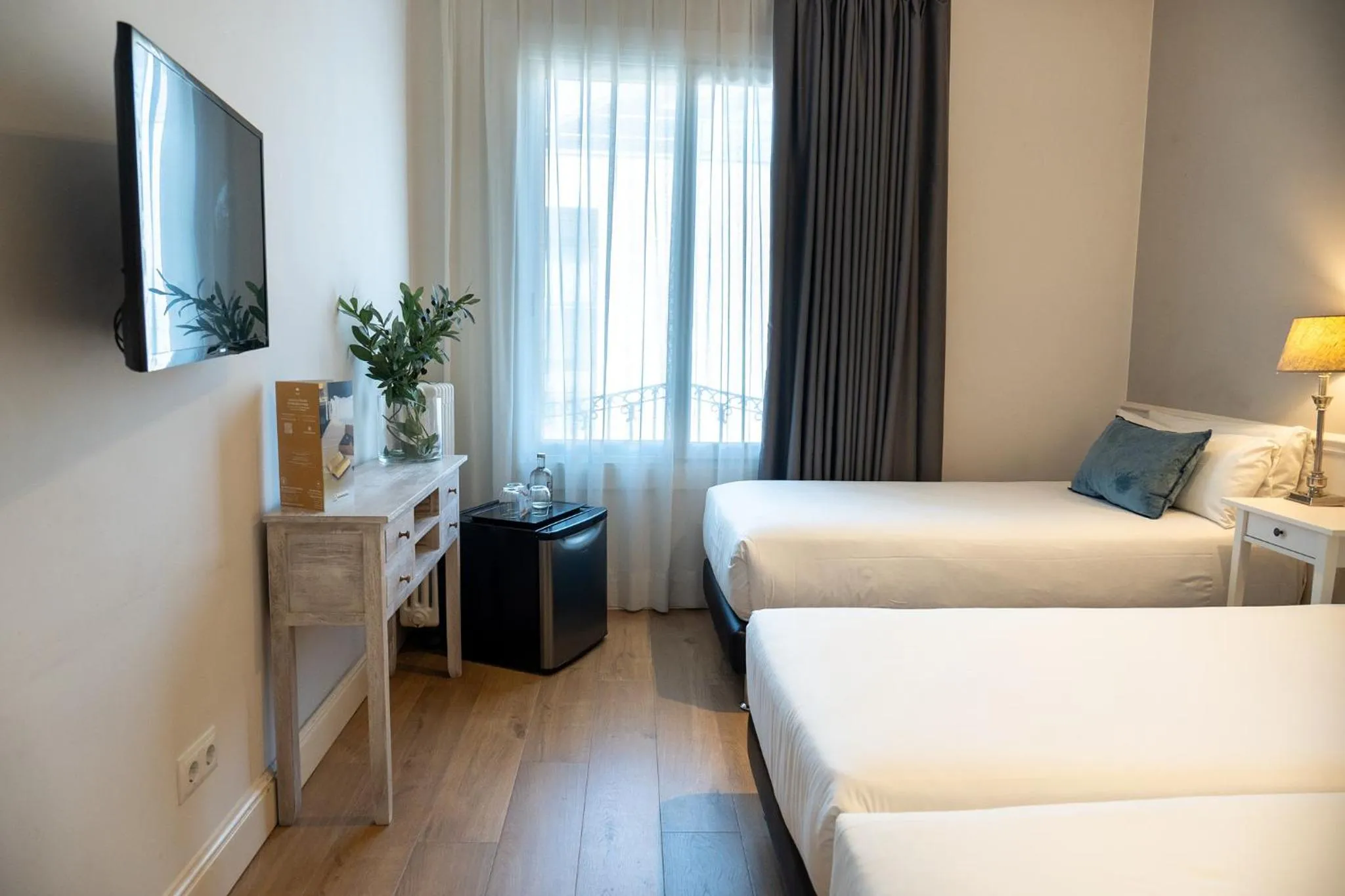 Photo of the whole room, Bed in Mesón Castilla Atiram Hotels