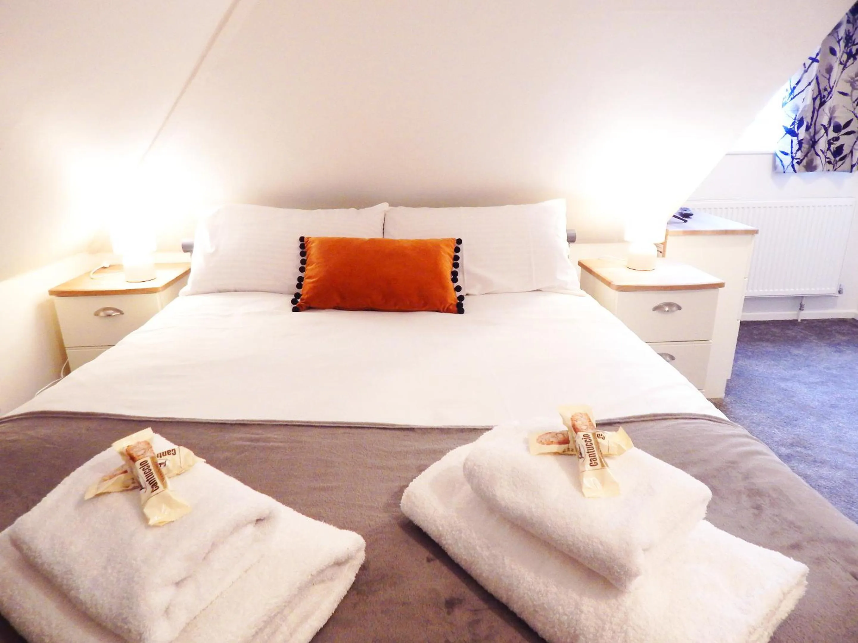 Bed in Modern, well located en-suite rooms with parking & all facilities