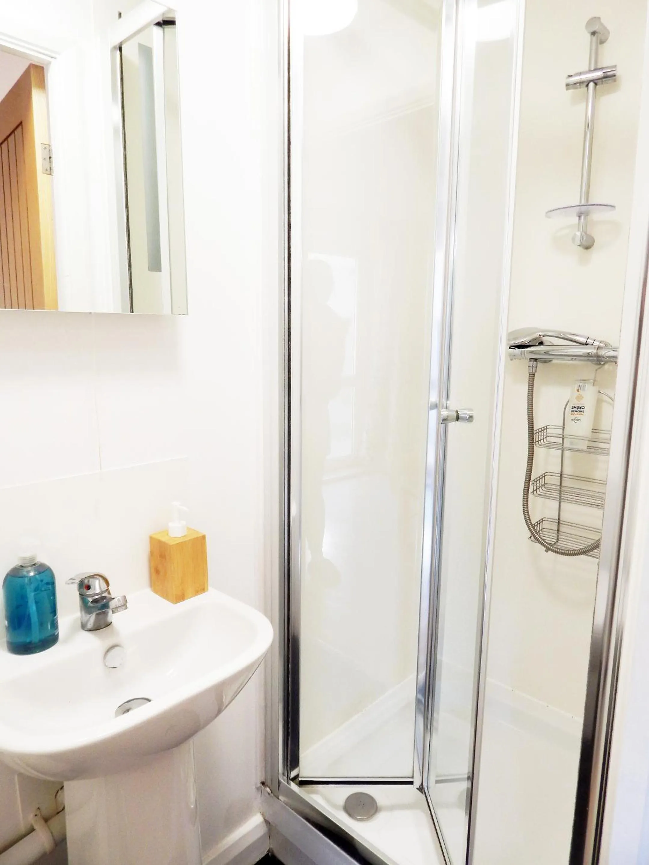 Shower in Modern, well located en-suite rooms with parking & all facilities