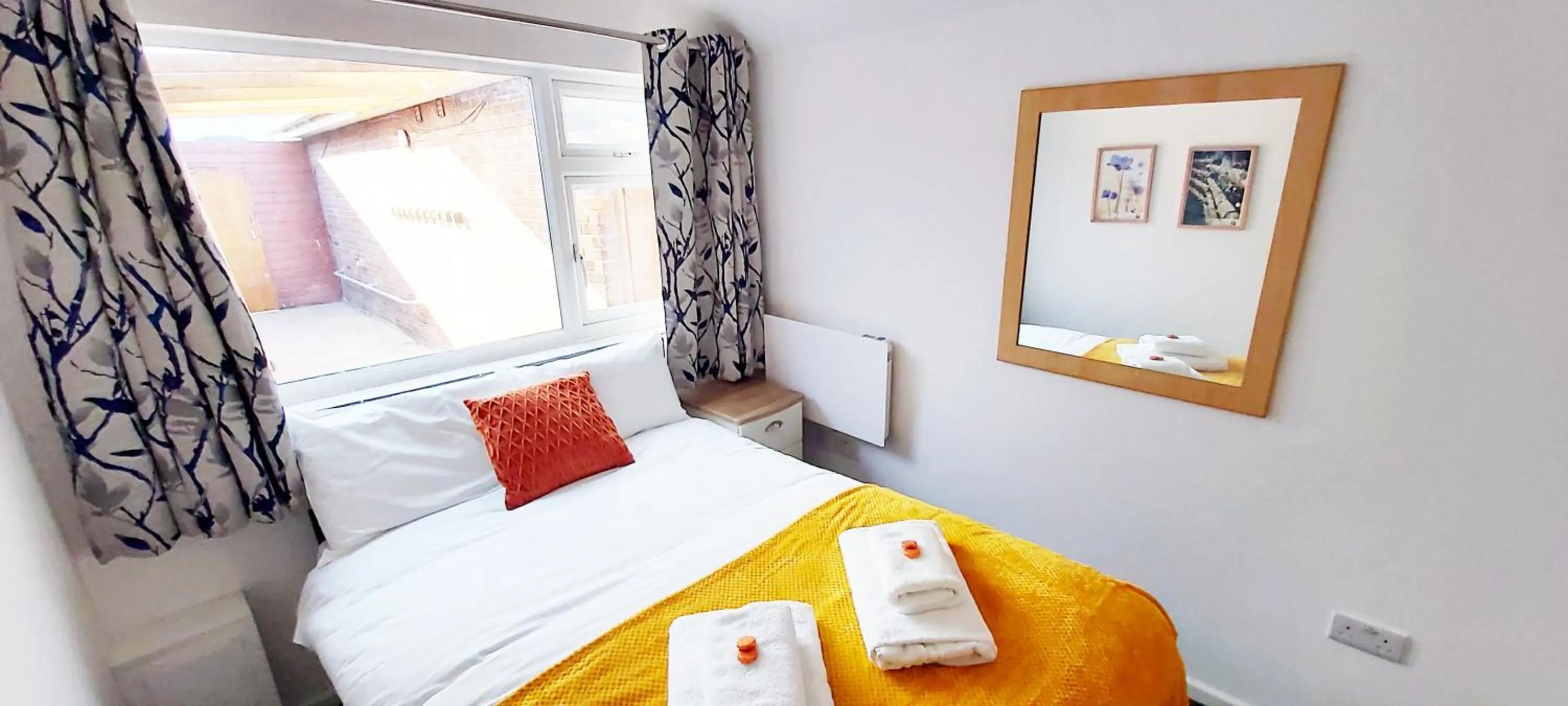 Bed in Modern, well located en-suite rooms with parking & all facilities