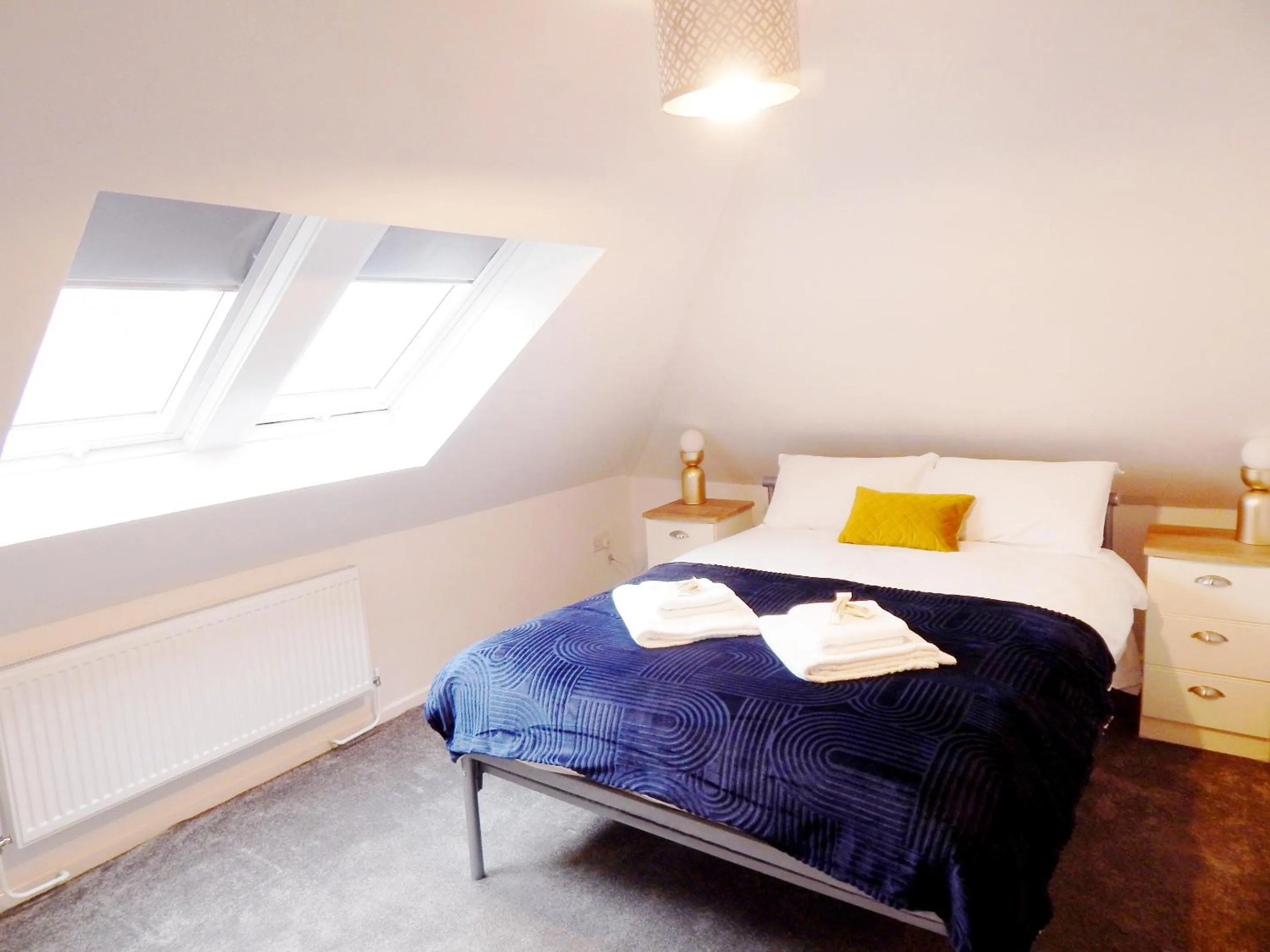 Bed in Modern, well located en-suite rooms with parking & all facilities