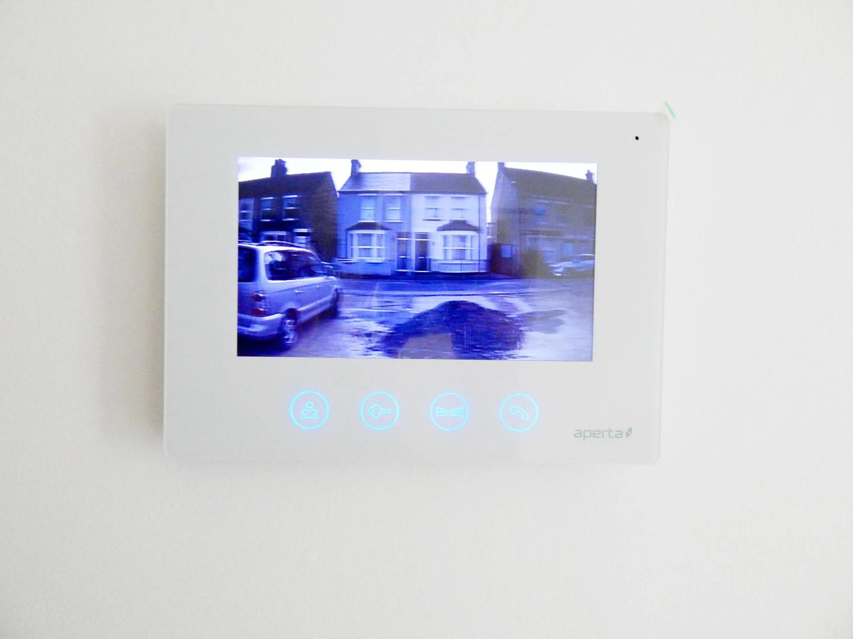 TV and multimedia in Modern, well located en-suite rooms with parking & all facilities