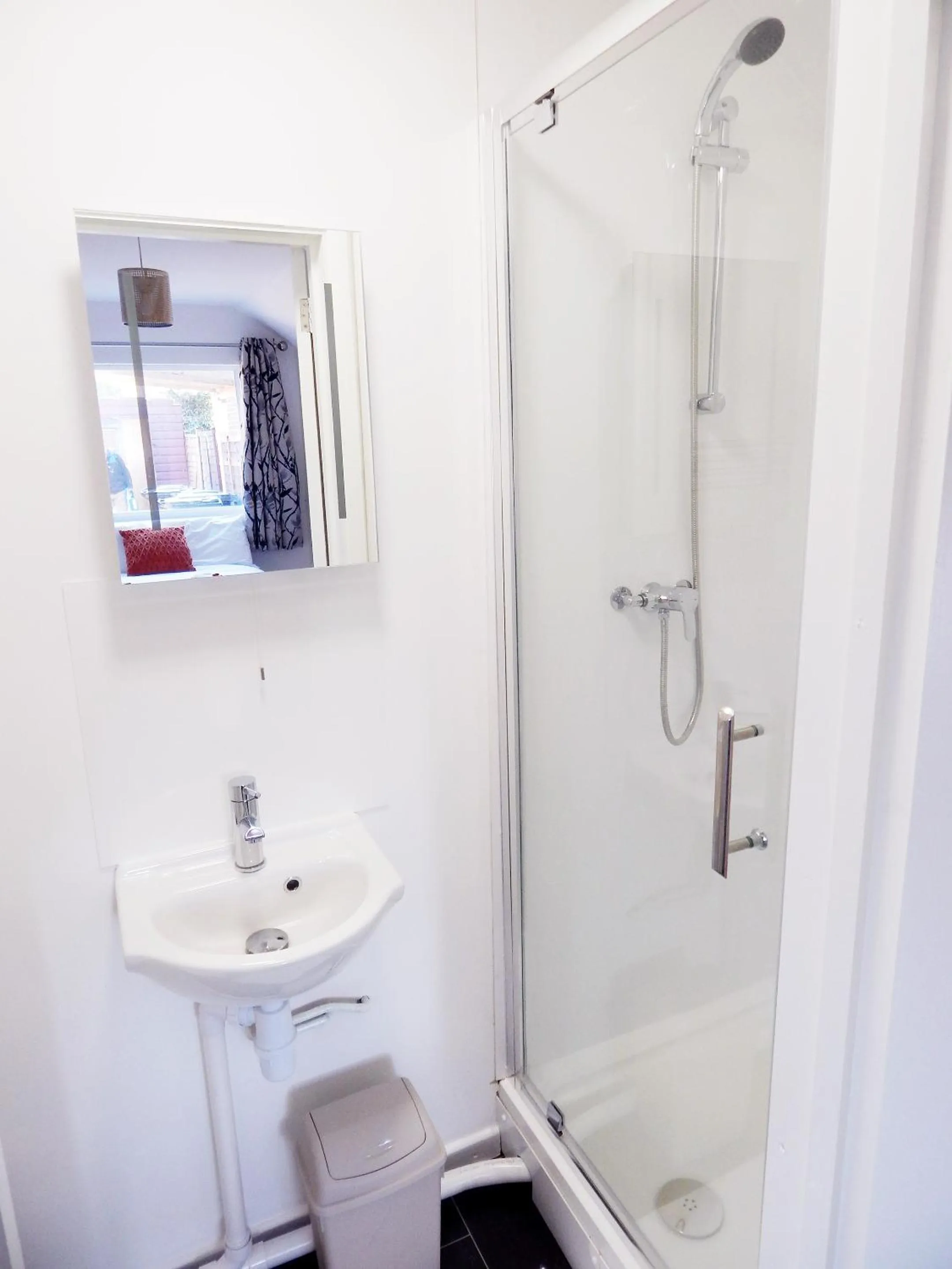 Shower in Modern, well located en-suite rooms with parking & all facilities