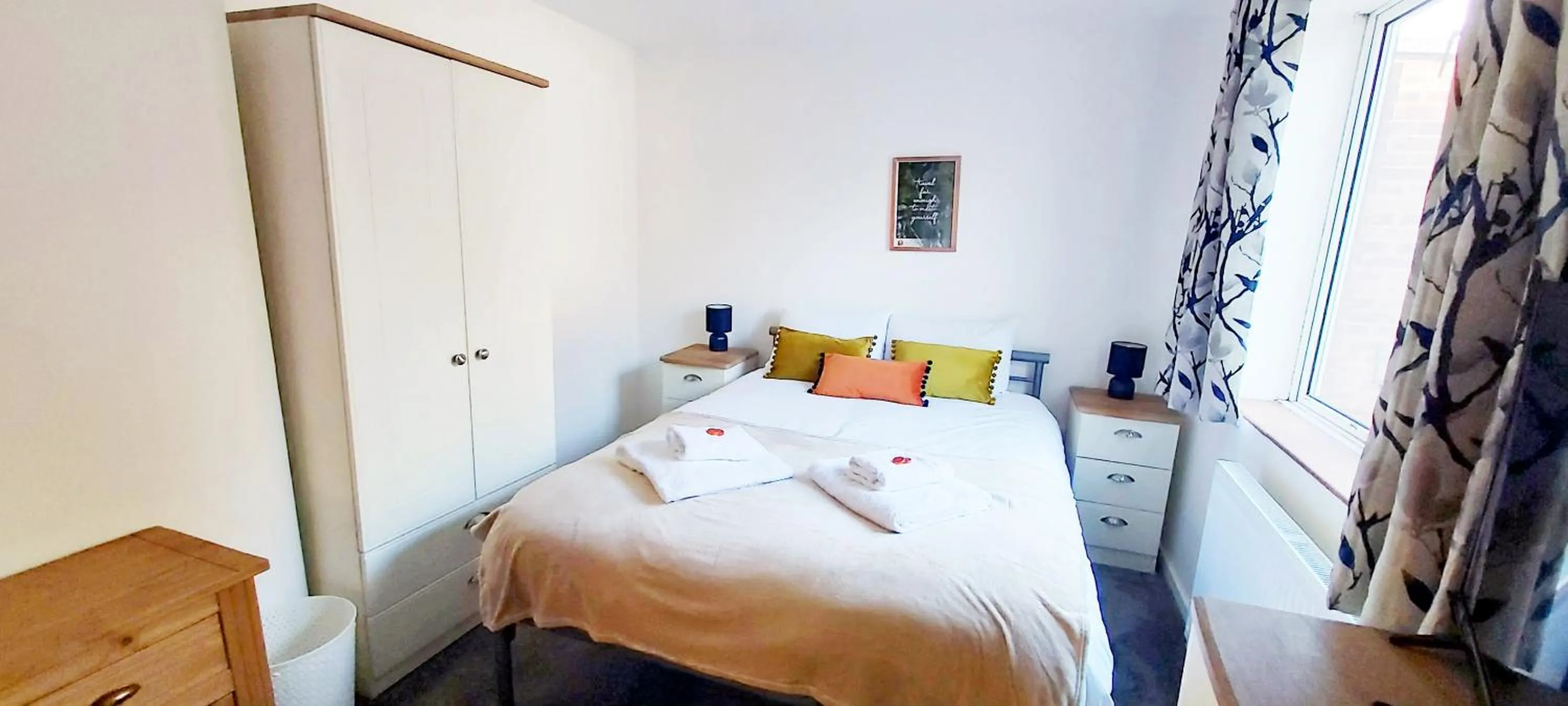 Bed in Modern, well located en-suite rooms with parking & all facilities