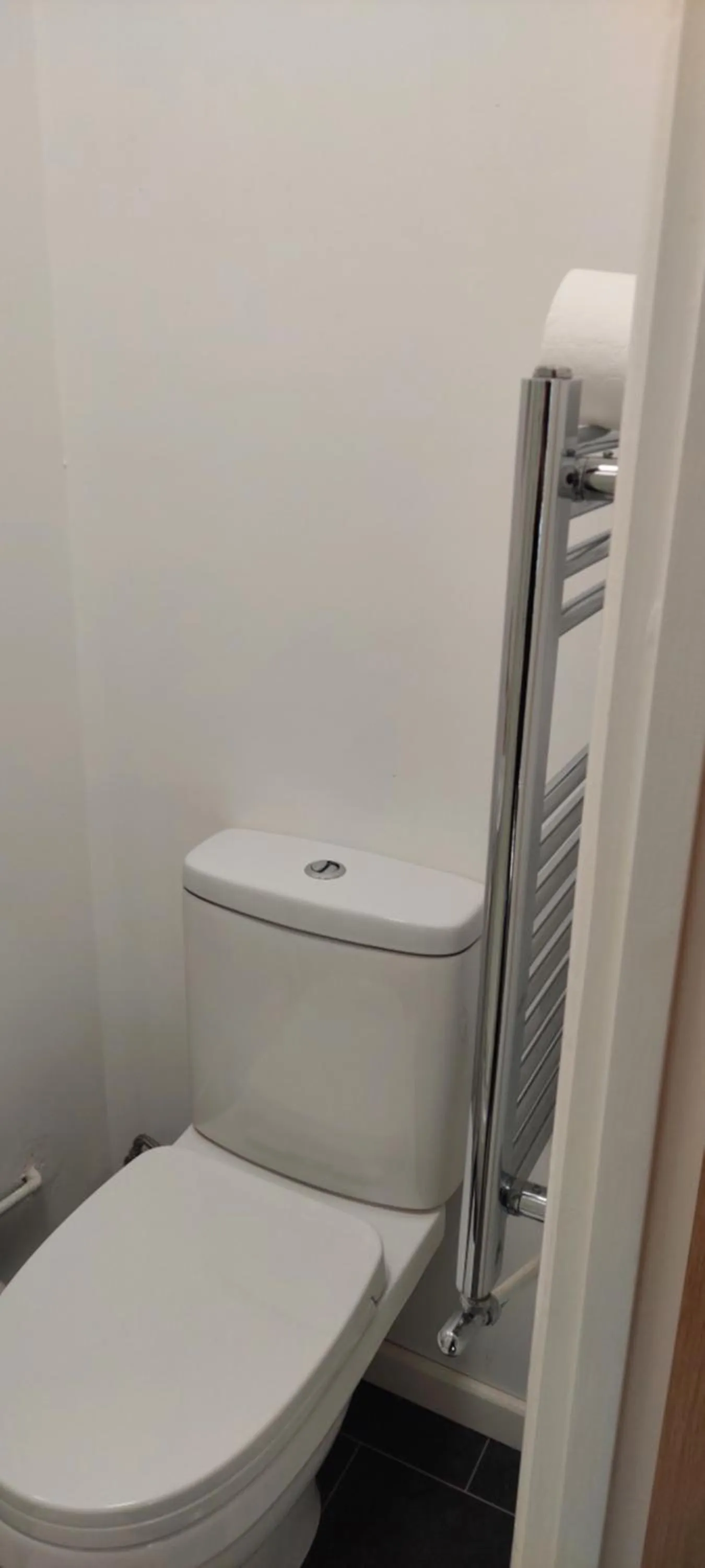 Toilet in Modern, well located en-suite rooms with parking & all facilities