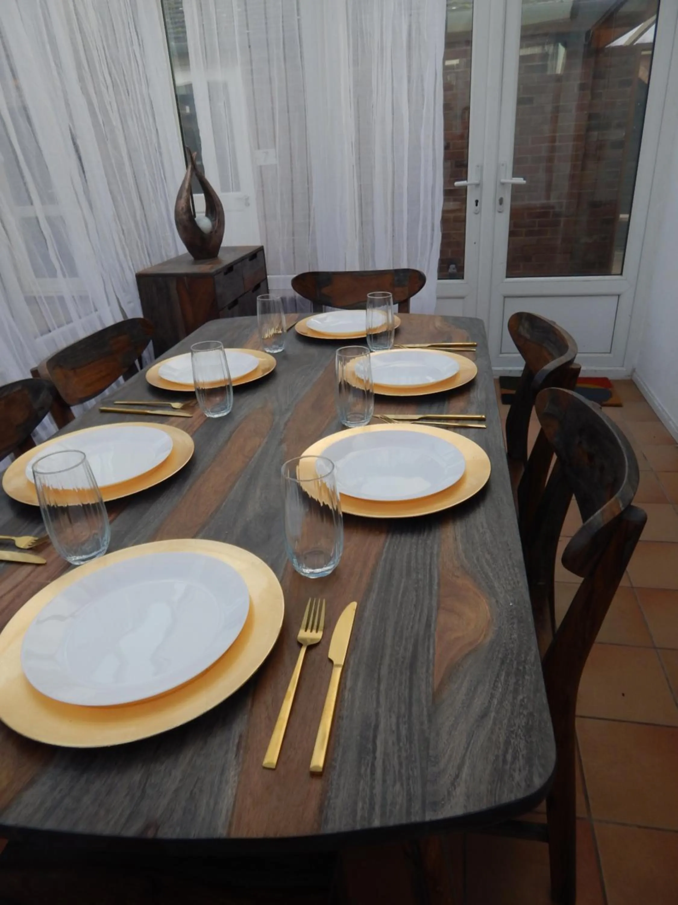 Dining area in Modern, well located en-suite rooms with parking & all facilities