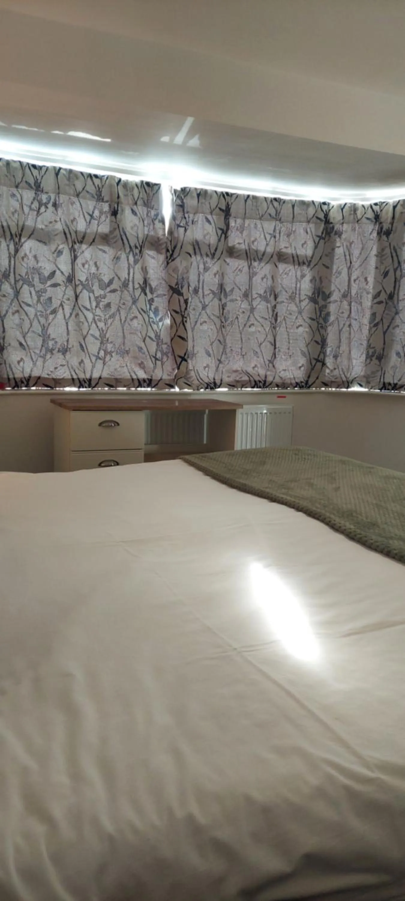 Bed in Modern, well located en-suite rooms with parking & all facilities