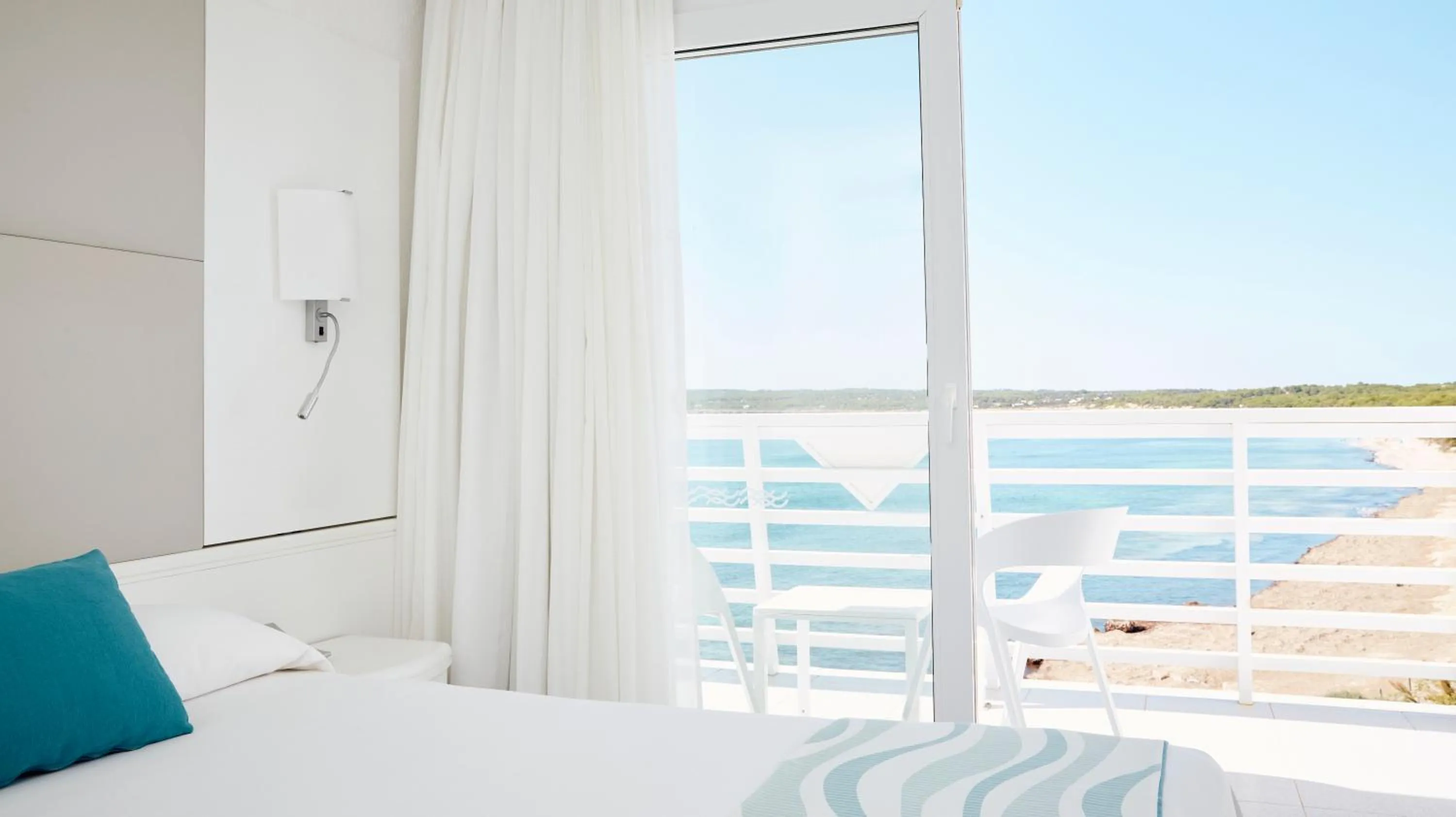 Balcony/Terrace, Bed in Insotel Hotel Formentera Playa
