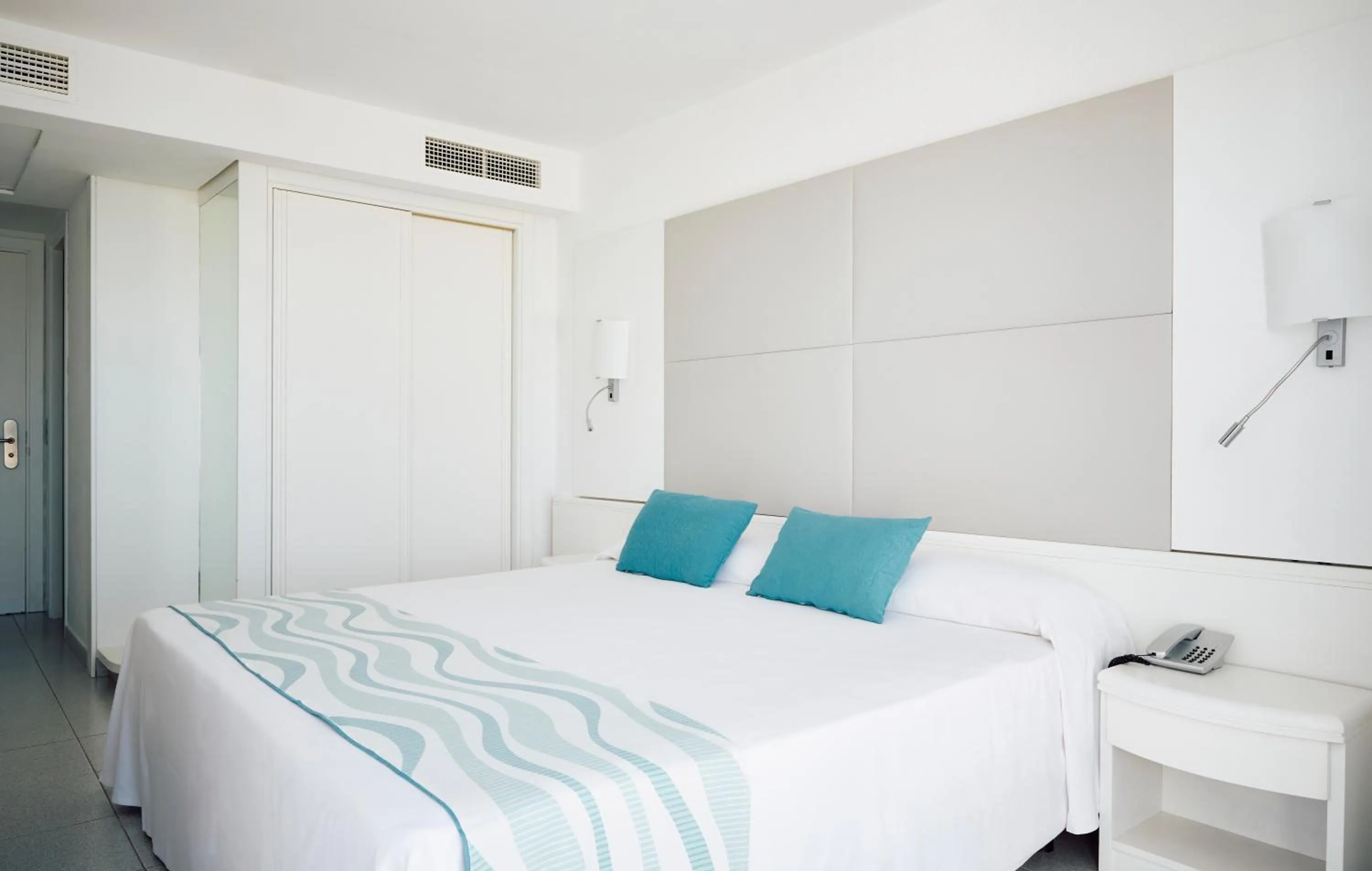 Photo of the whole room, Bed in Insotel Hotel Formentera Playa