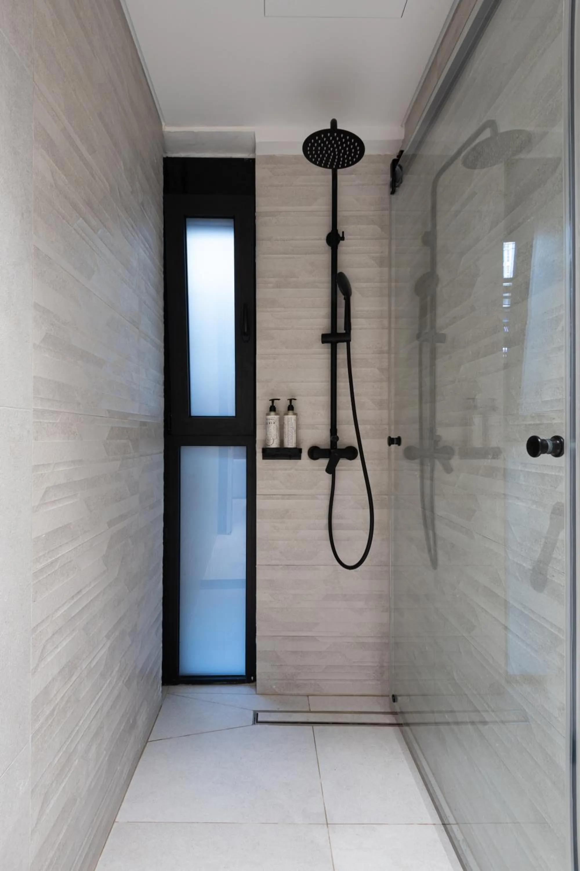 Shower in Incanto Boutique Suites - Mets