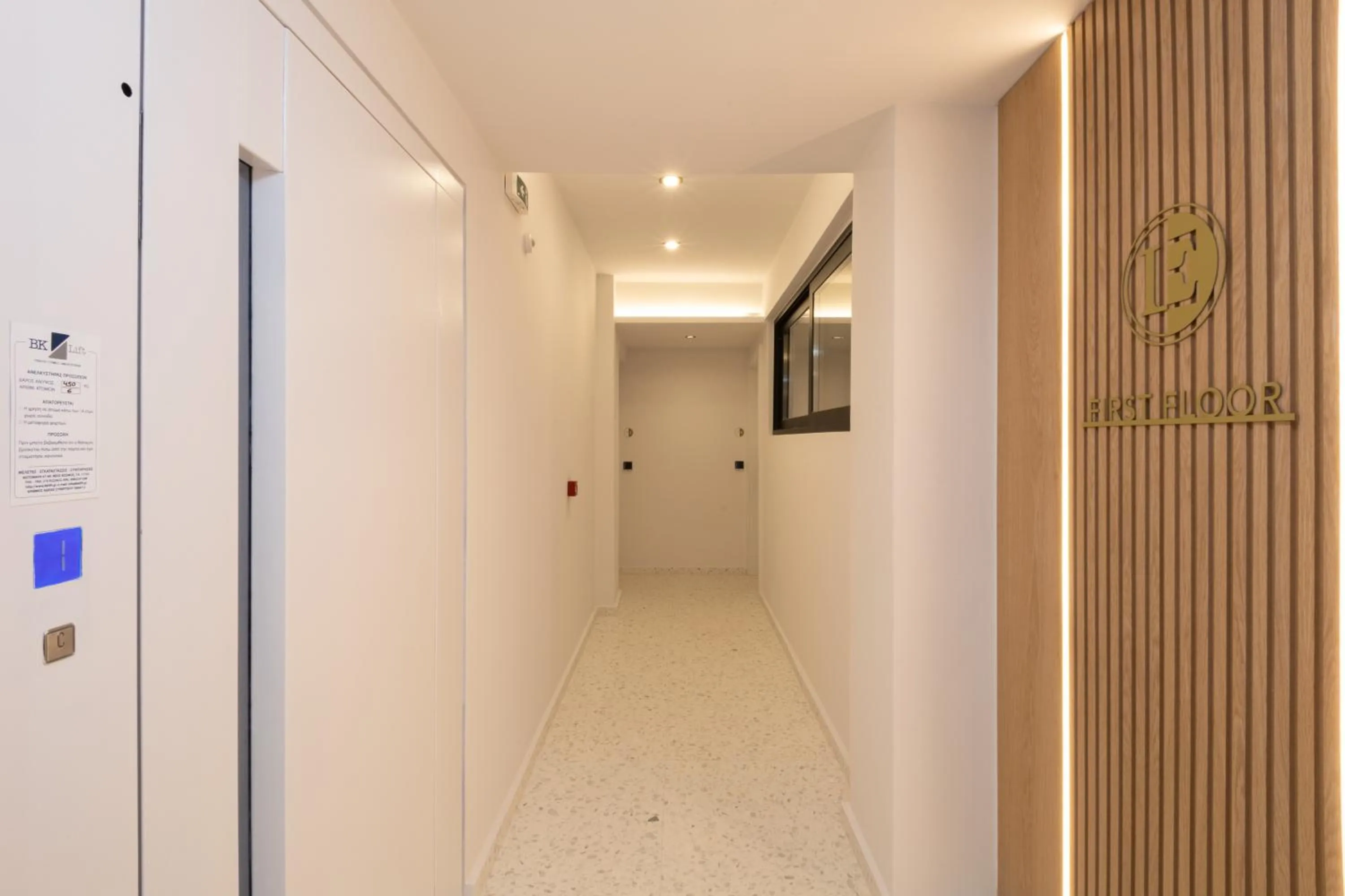 elevator in Incanto Boutique Suites - Mets