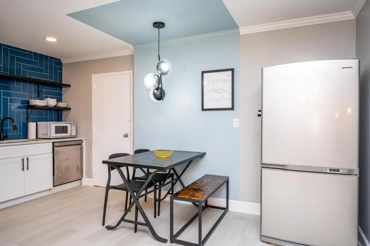Downtown Atl Condo Onsite Parking King bed & bonus room LM1901