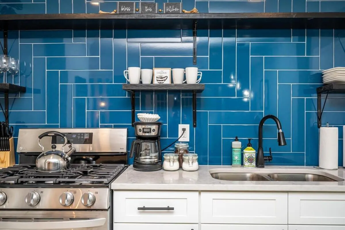 Downtown Atl Condo Onsite Parking King bed & bonus room LM1901