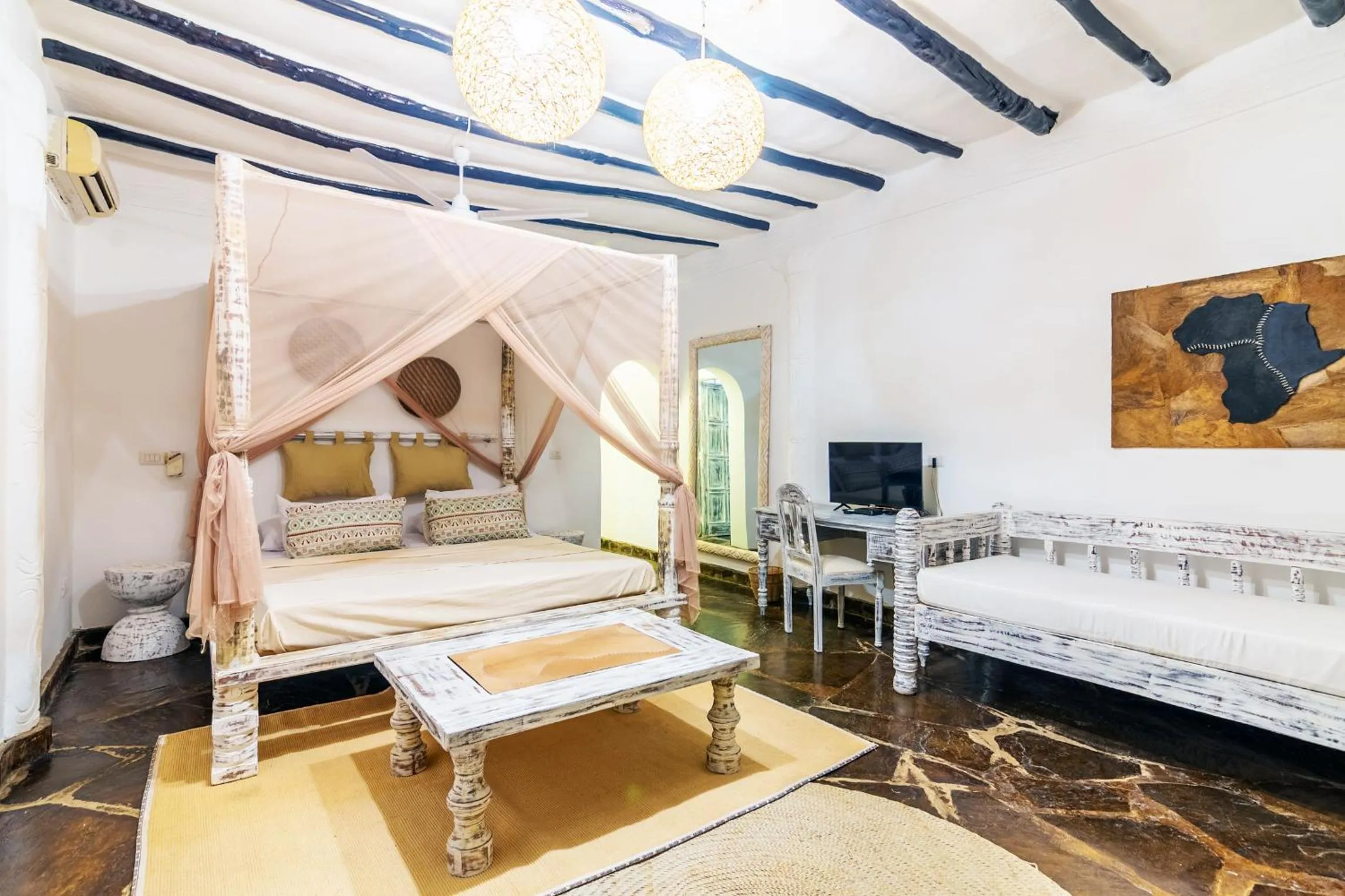 Photo of the whole room in Jumbo Club Watamu