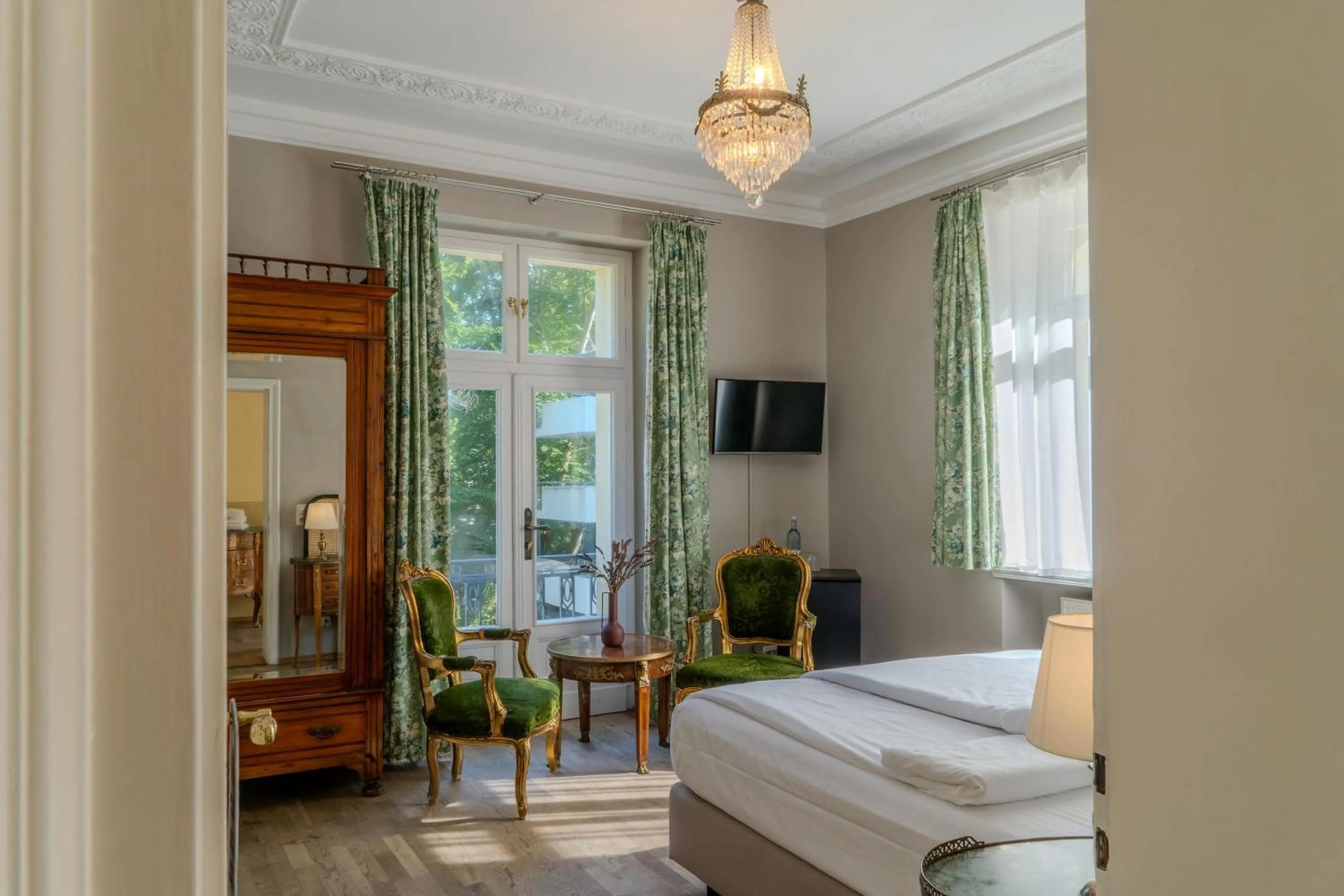 Seating area, Bed in Villa Bleichröder