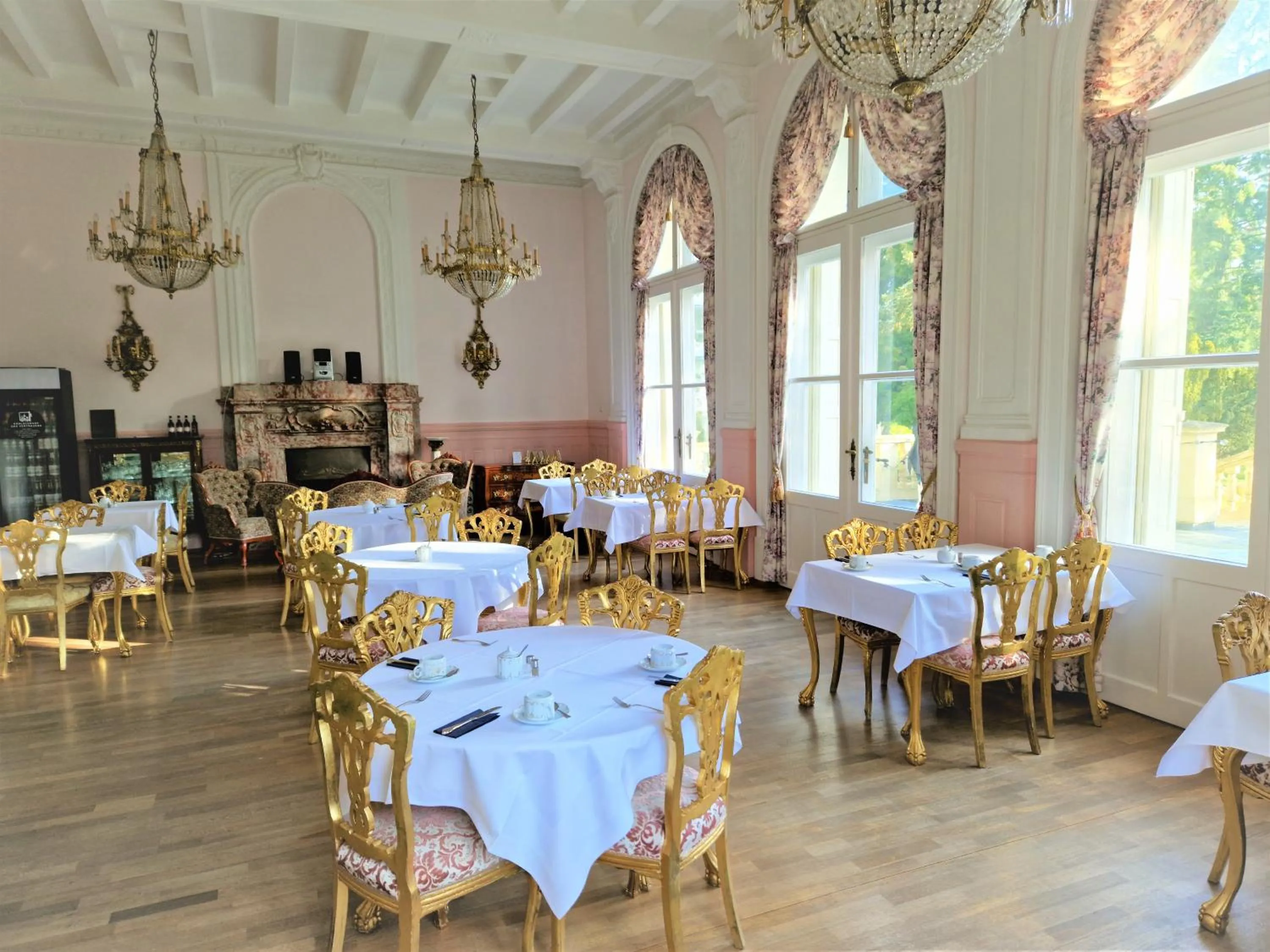 Restaurant/places to eat in Villa Bleichröder